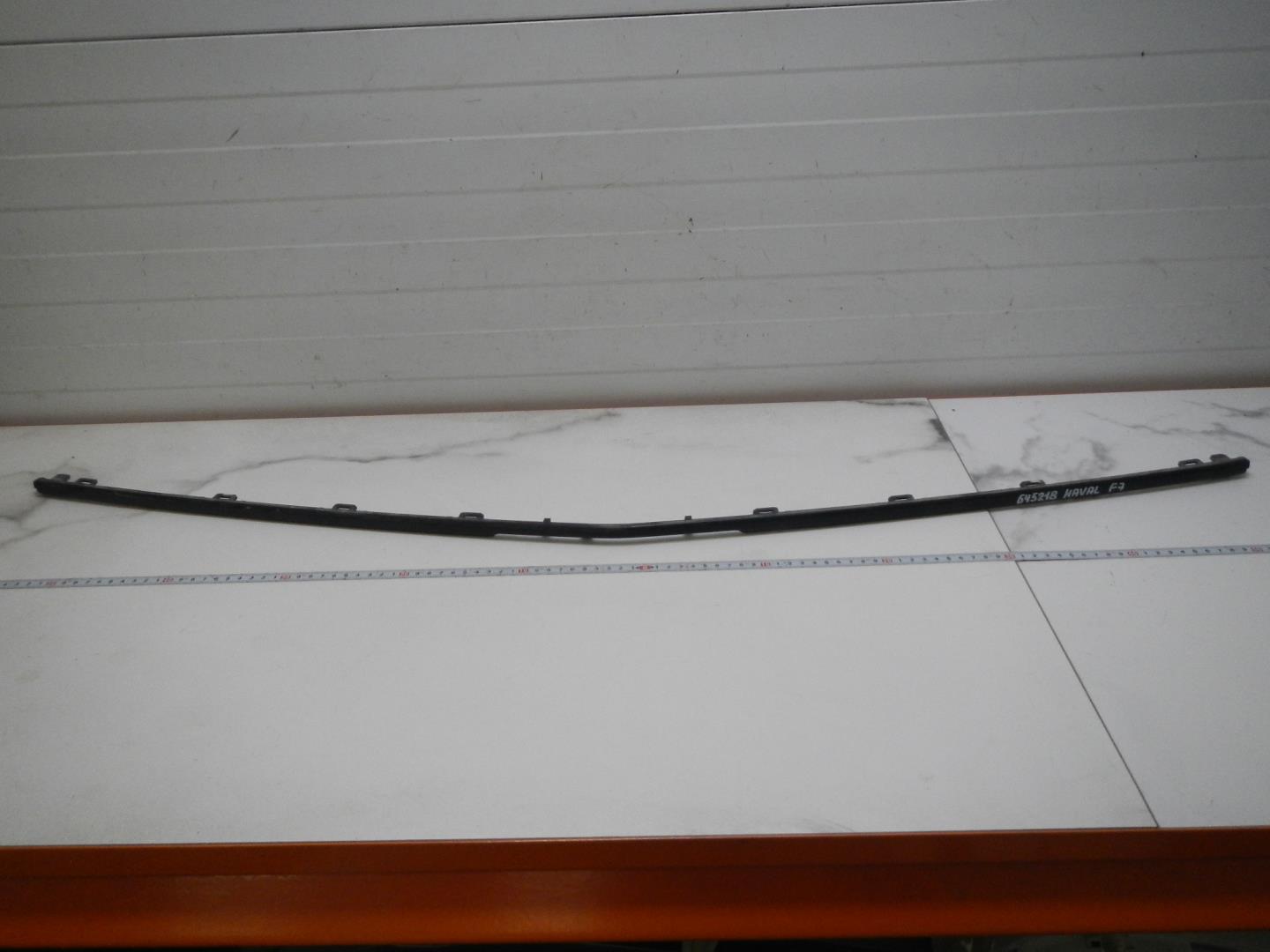 Молдинг переднего бампера