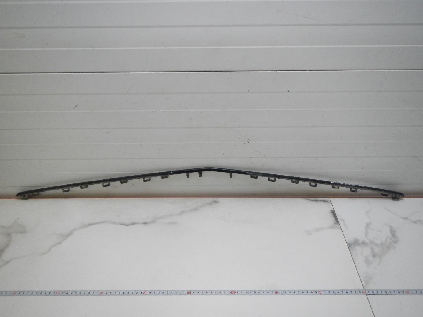 Молдинг переднего бампера