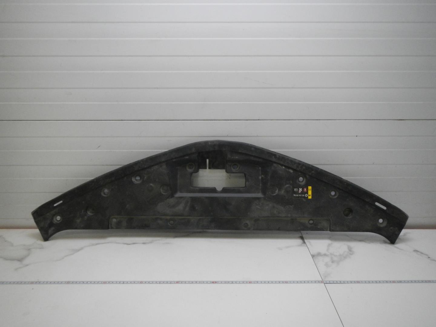 Кожух замка капота