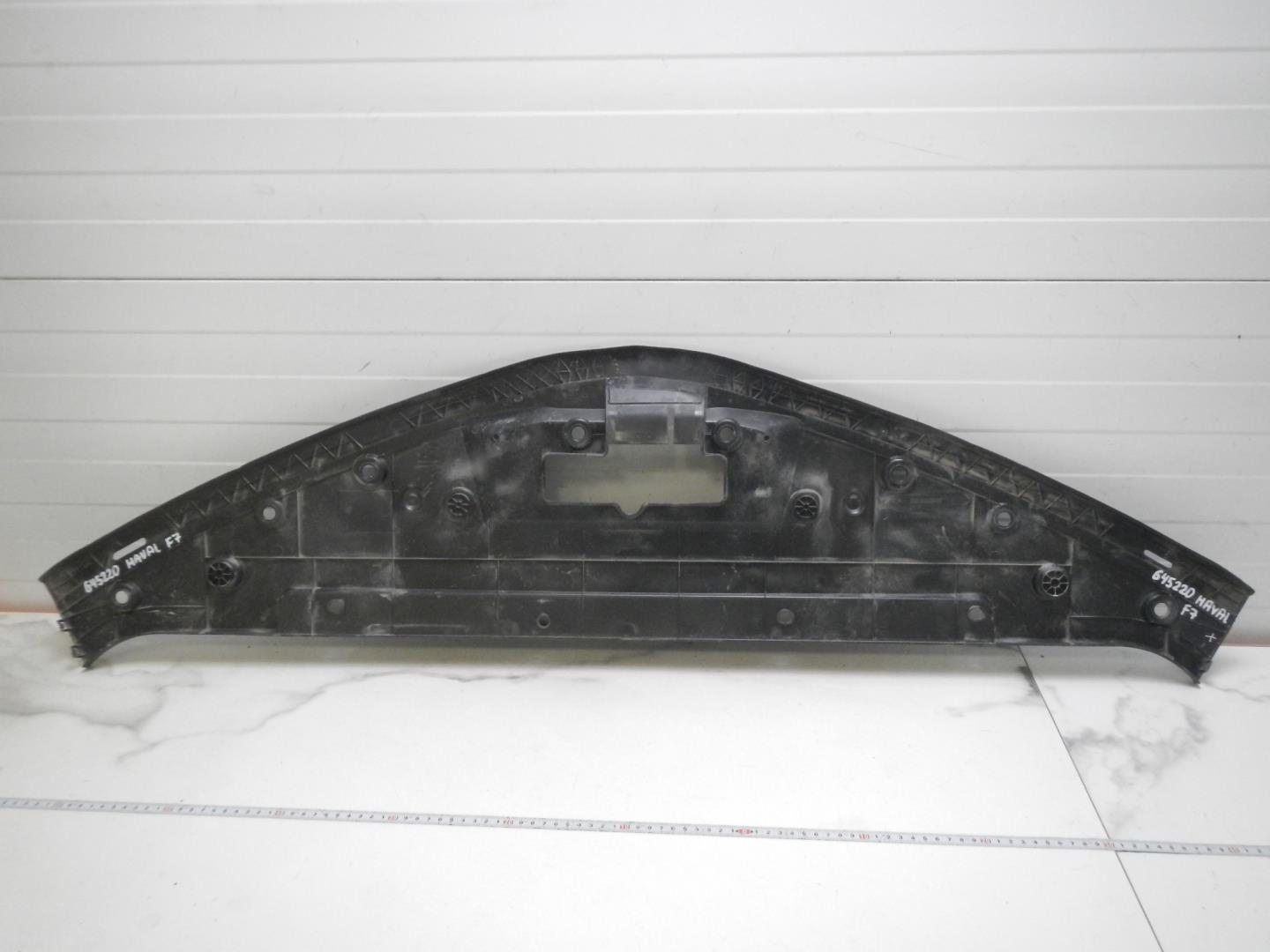 Кожух замка капота