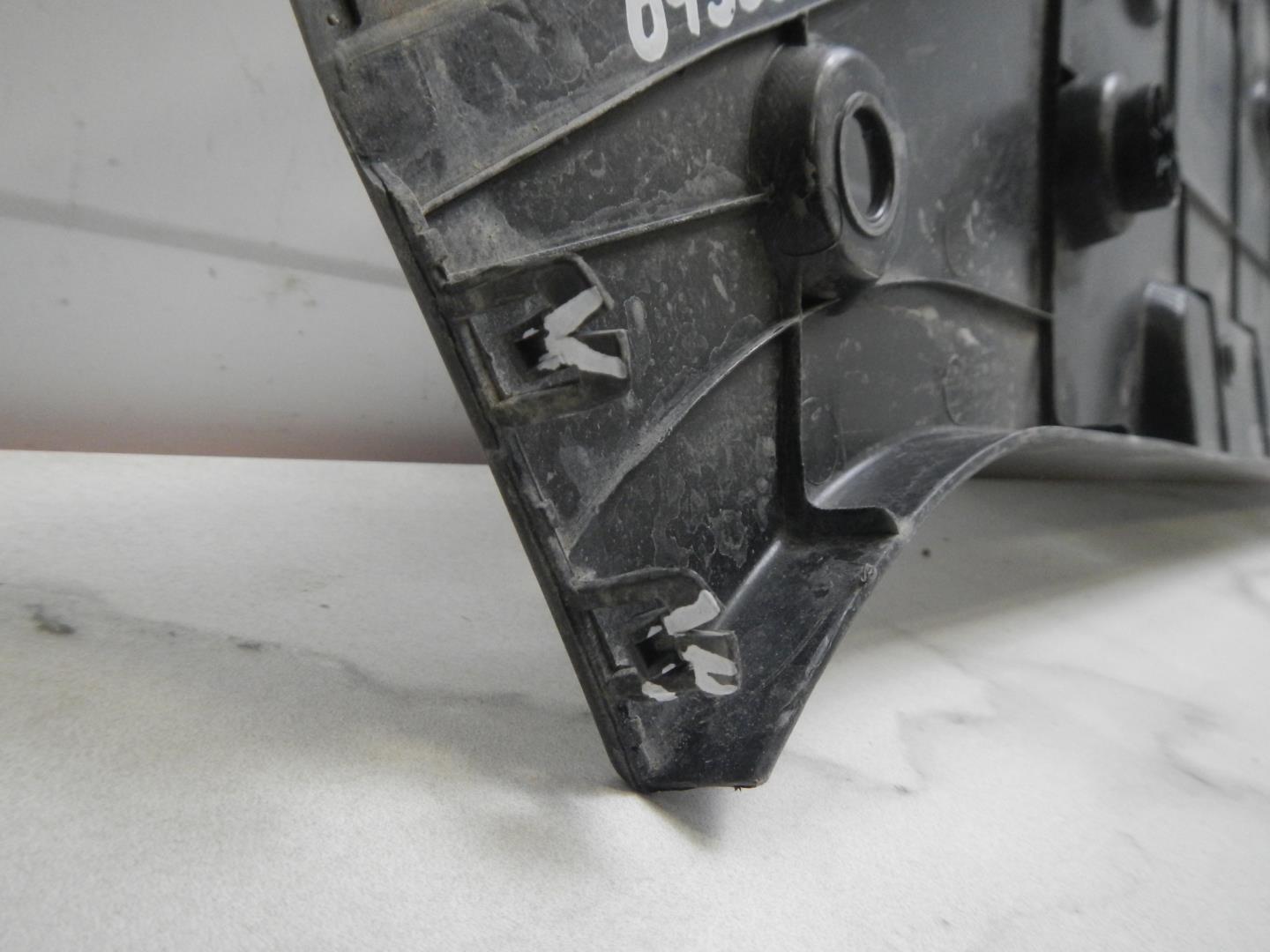 Кожух замка капота