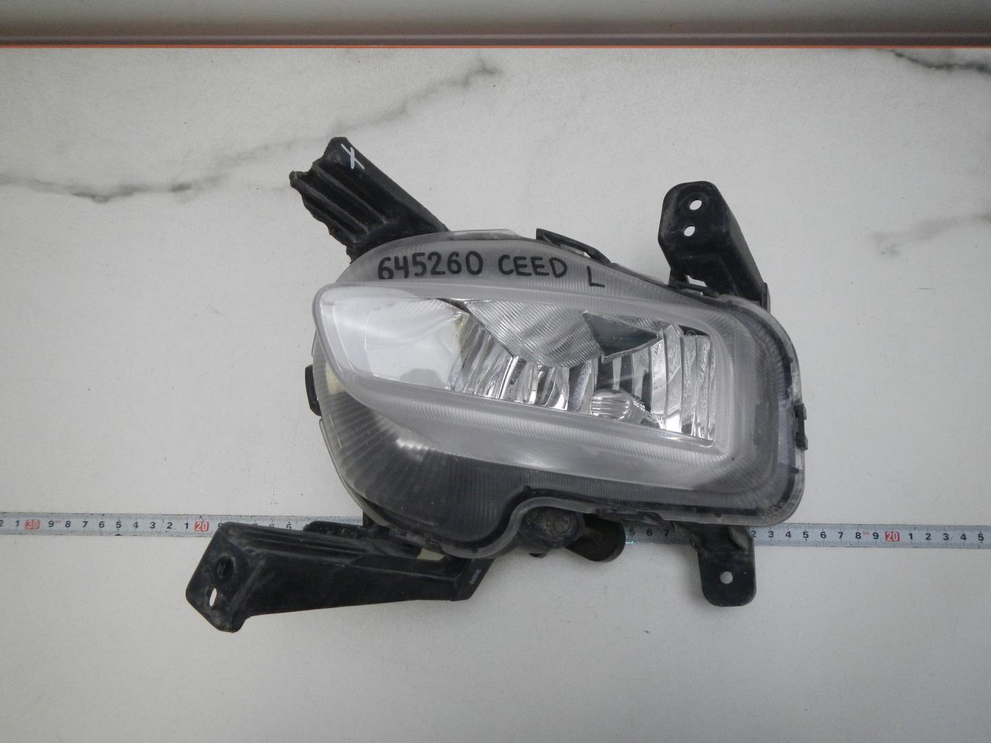 Фара противотуманная левая