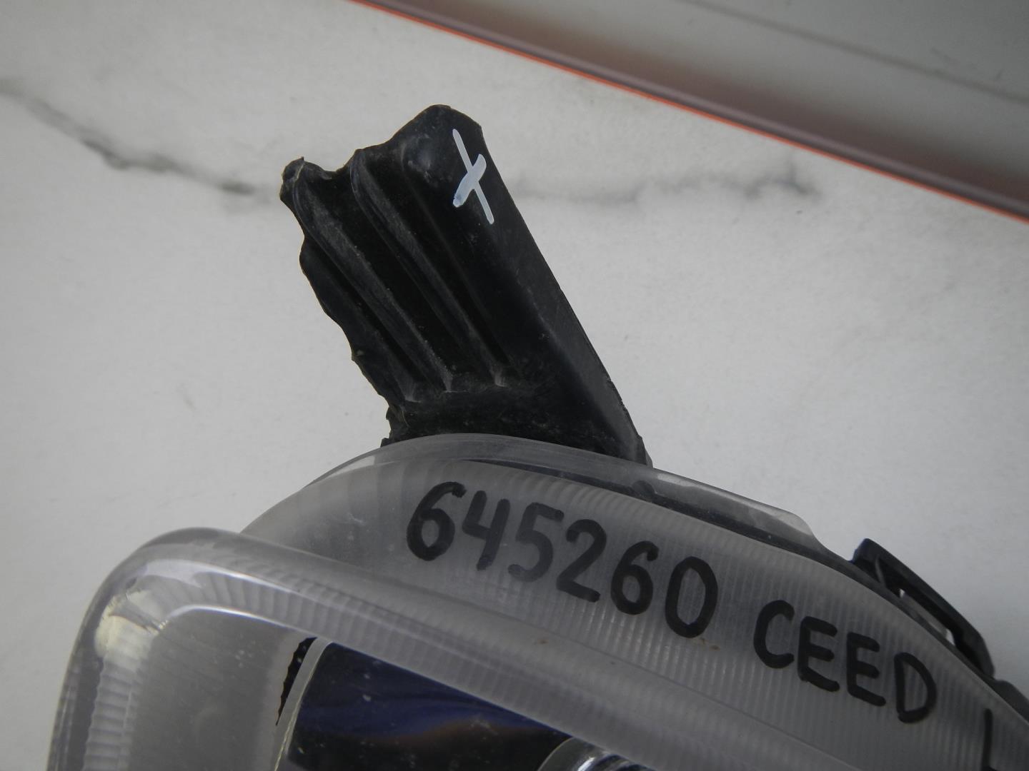 Фара противотуманная левая