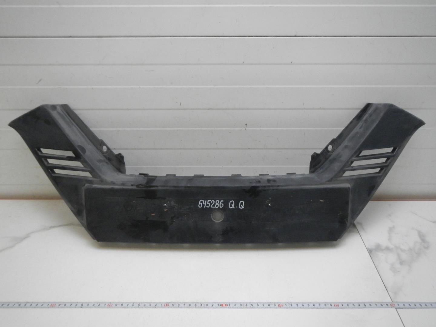 Накладка переднего бампера