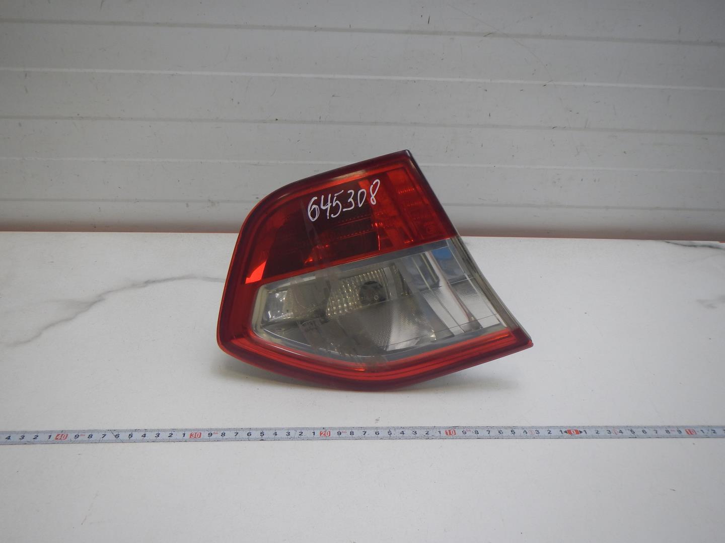 Фонарь задний внутренний левый