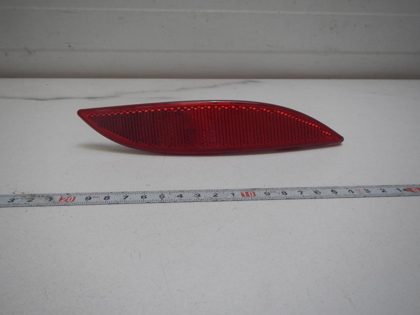 Отражатель в бампер задний правый