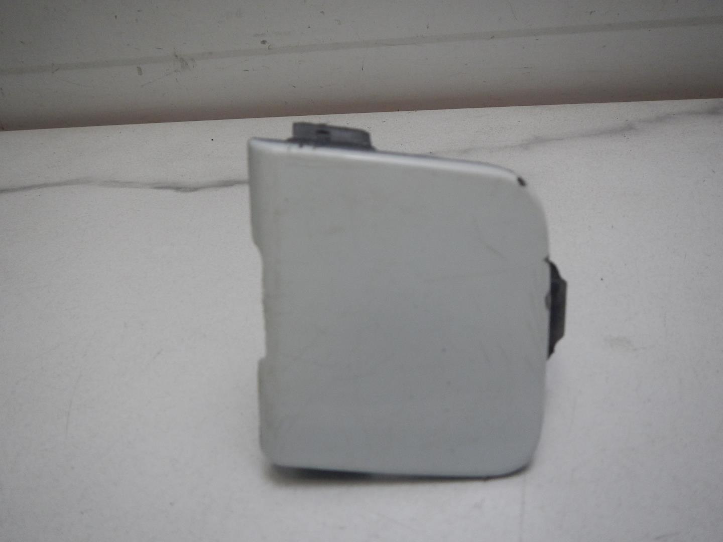 Заглушка буксировочного крюка