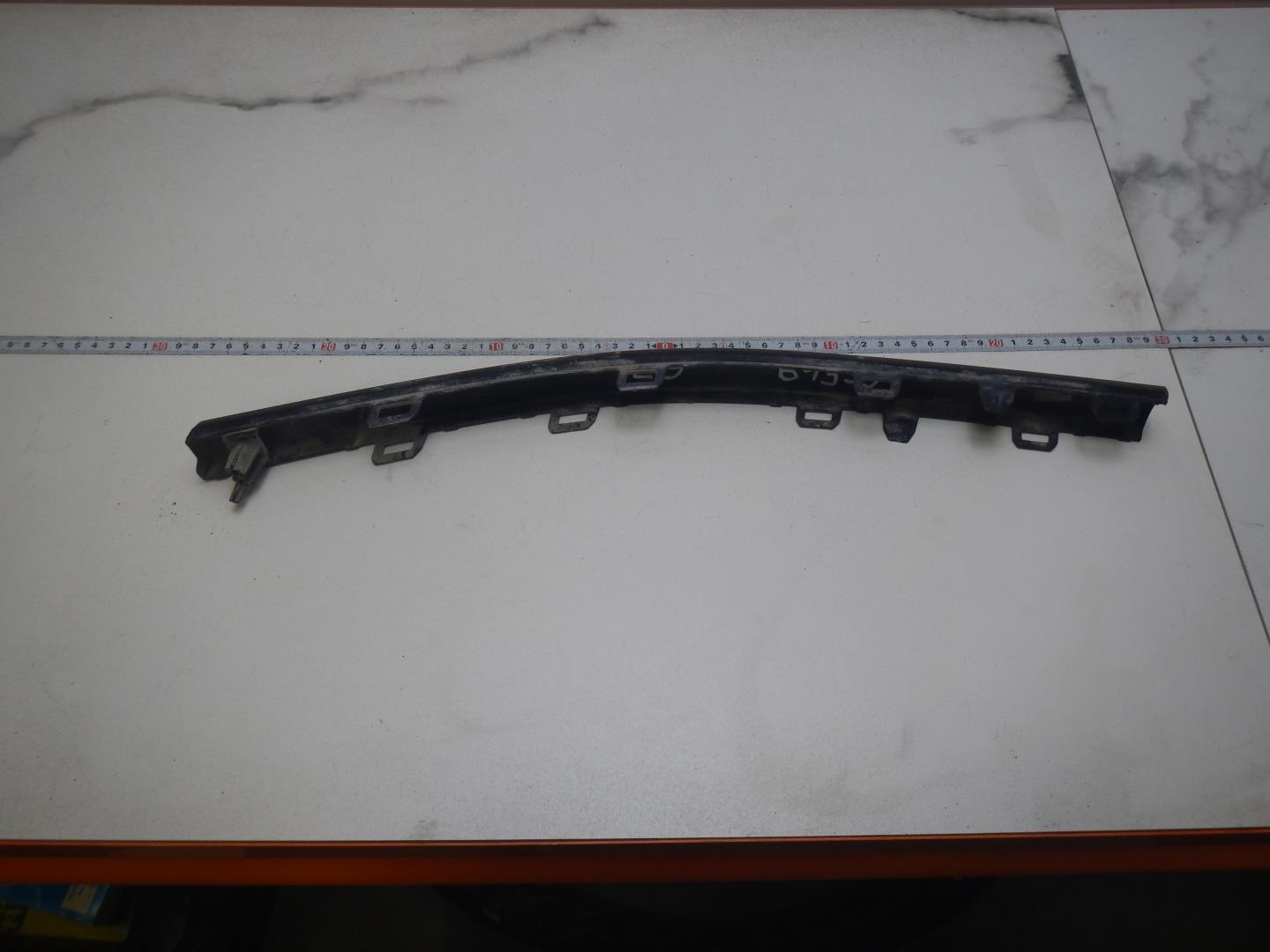 Молдинг переднего бампера левый