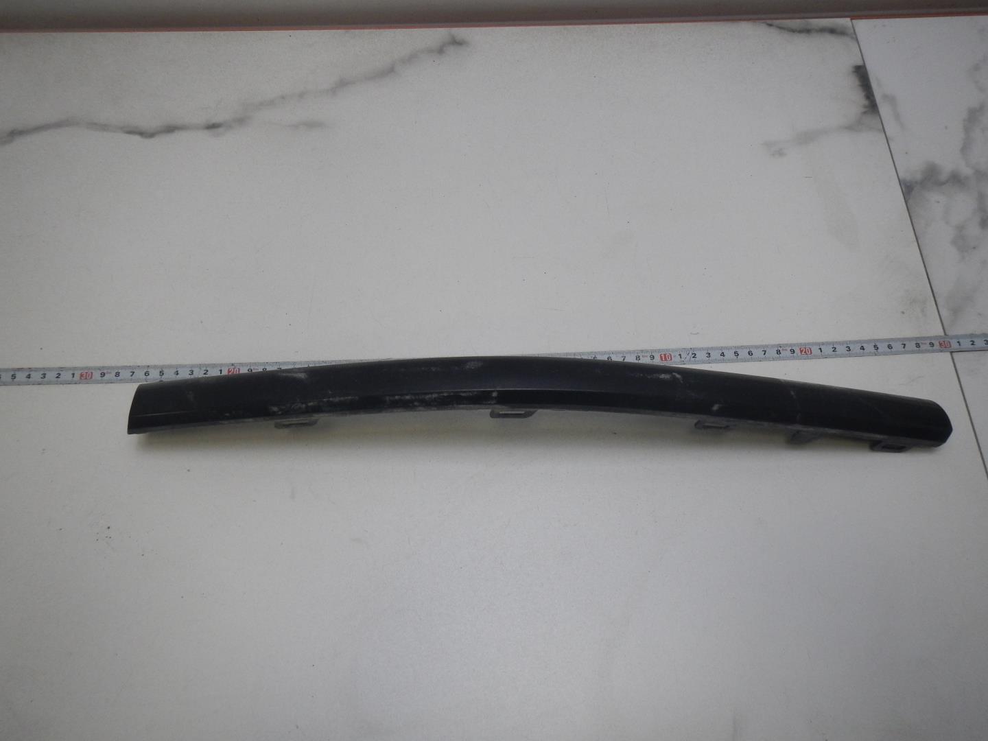 Молдинг переднего бампера левый