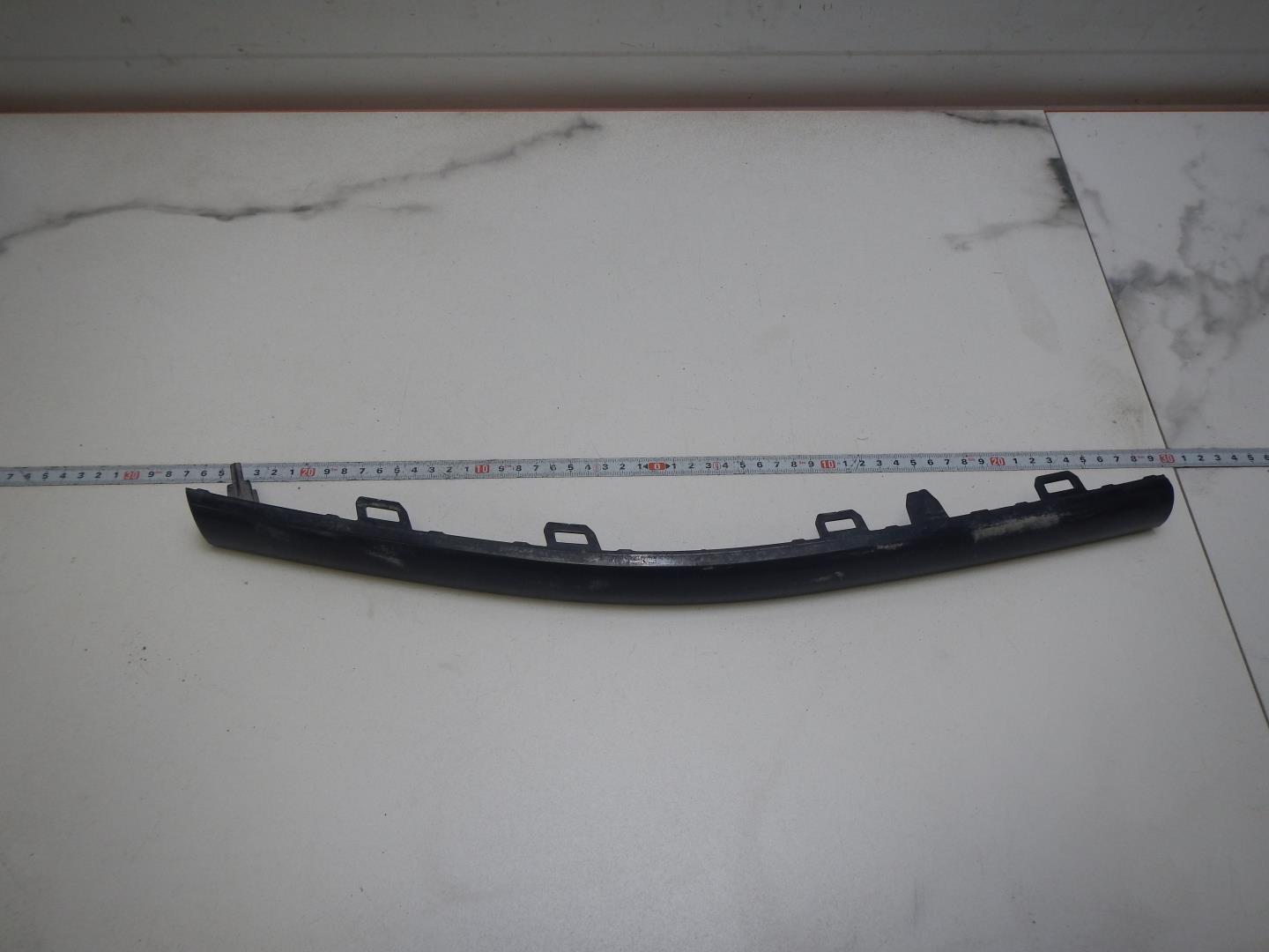 Молдинг переднего бампера левый