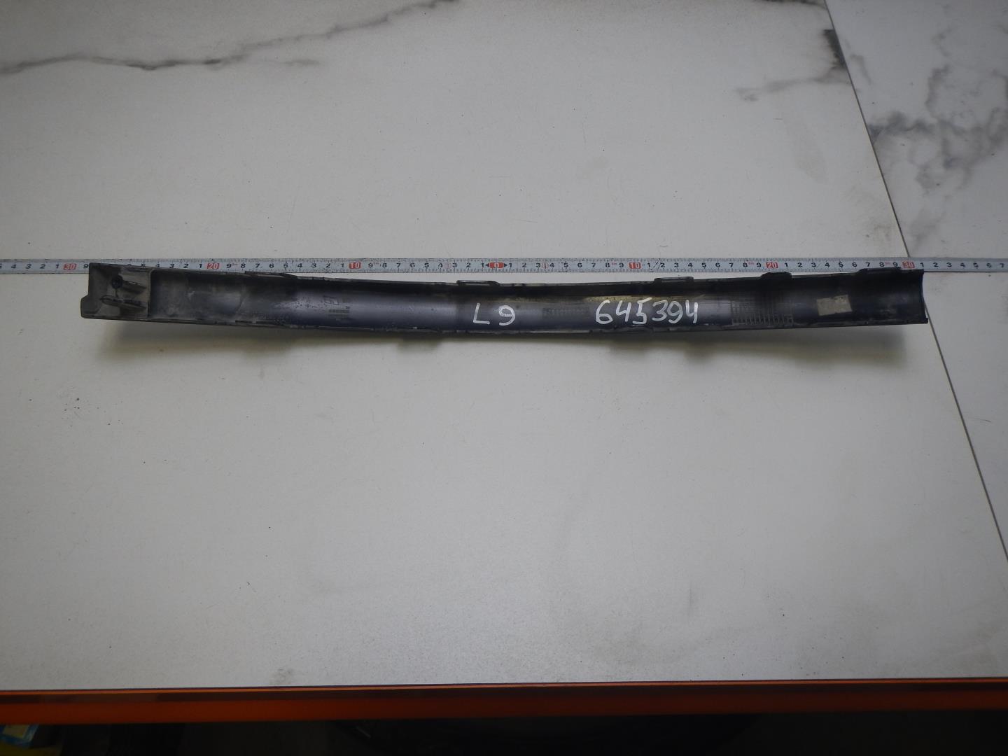 Молдинг переднего бампера левый