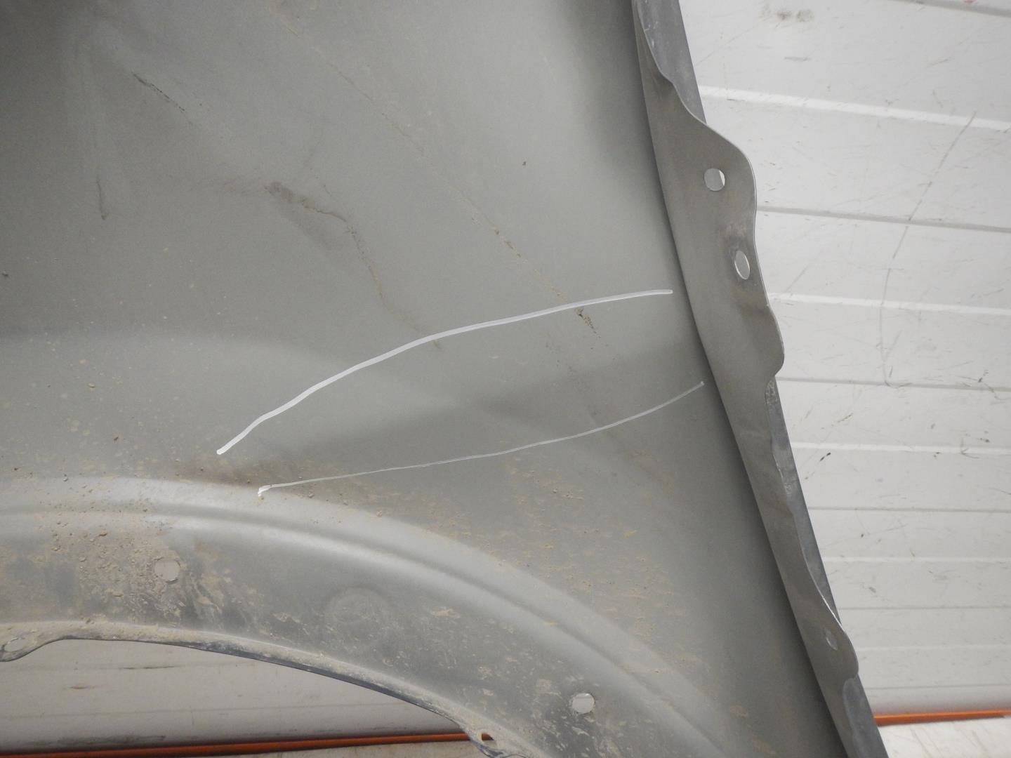 Крыло переднее правое