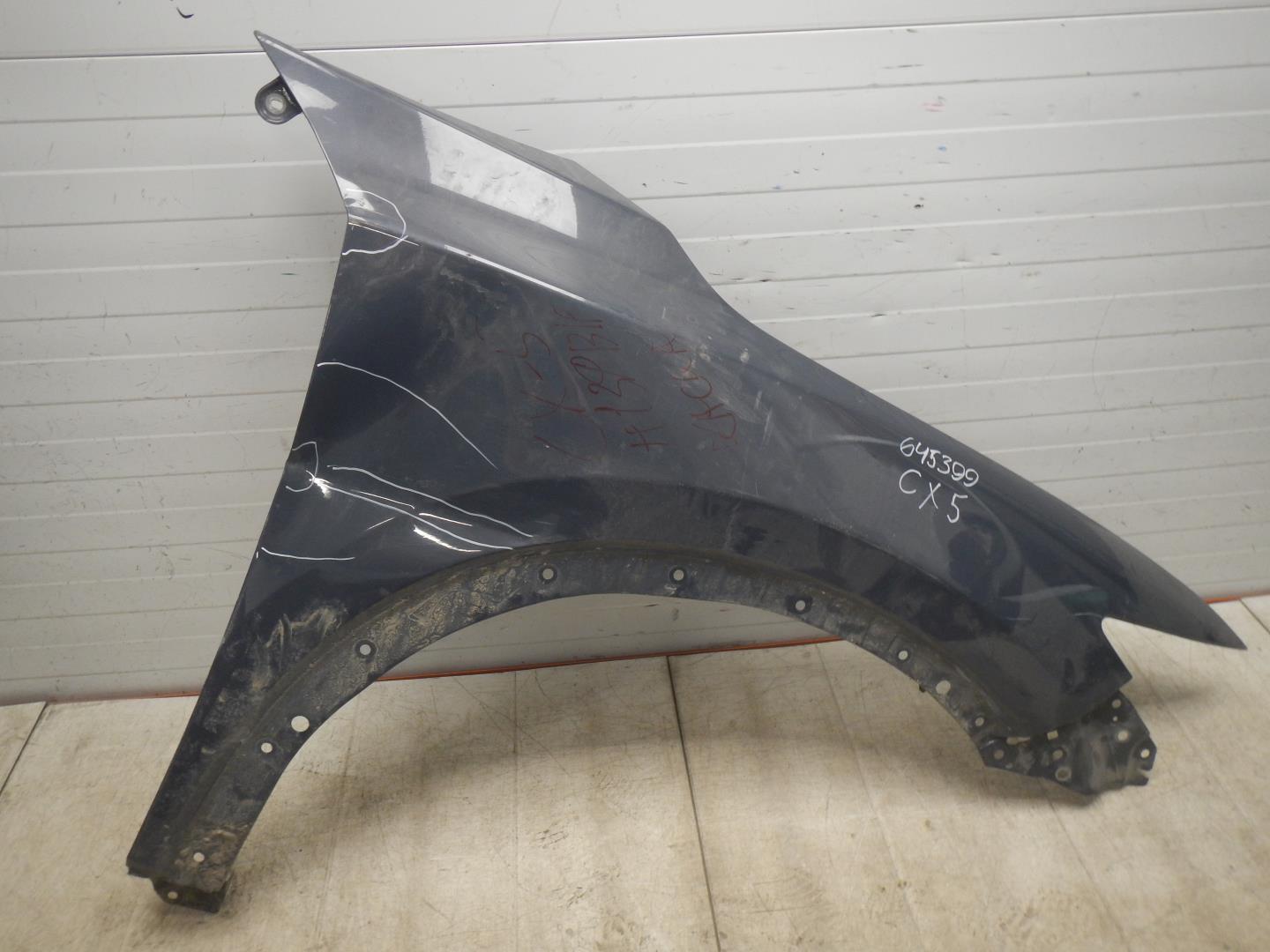 Крыло переднее правое