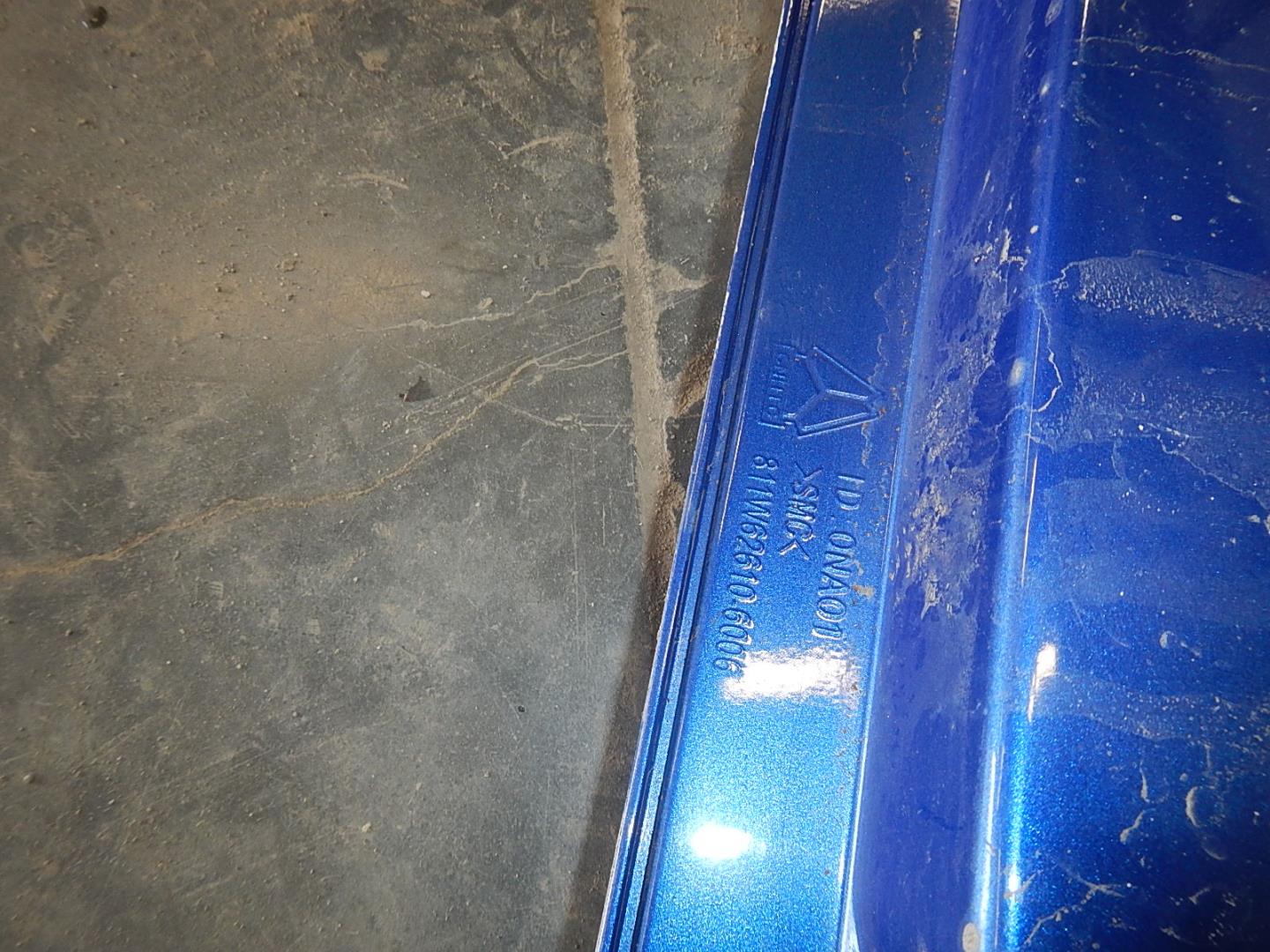 Накладка двери передней правой