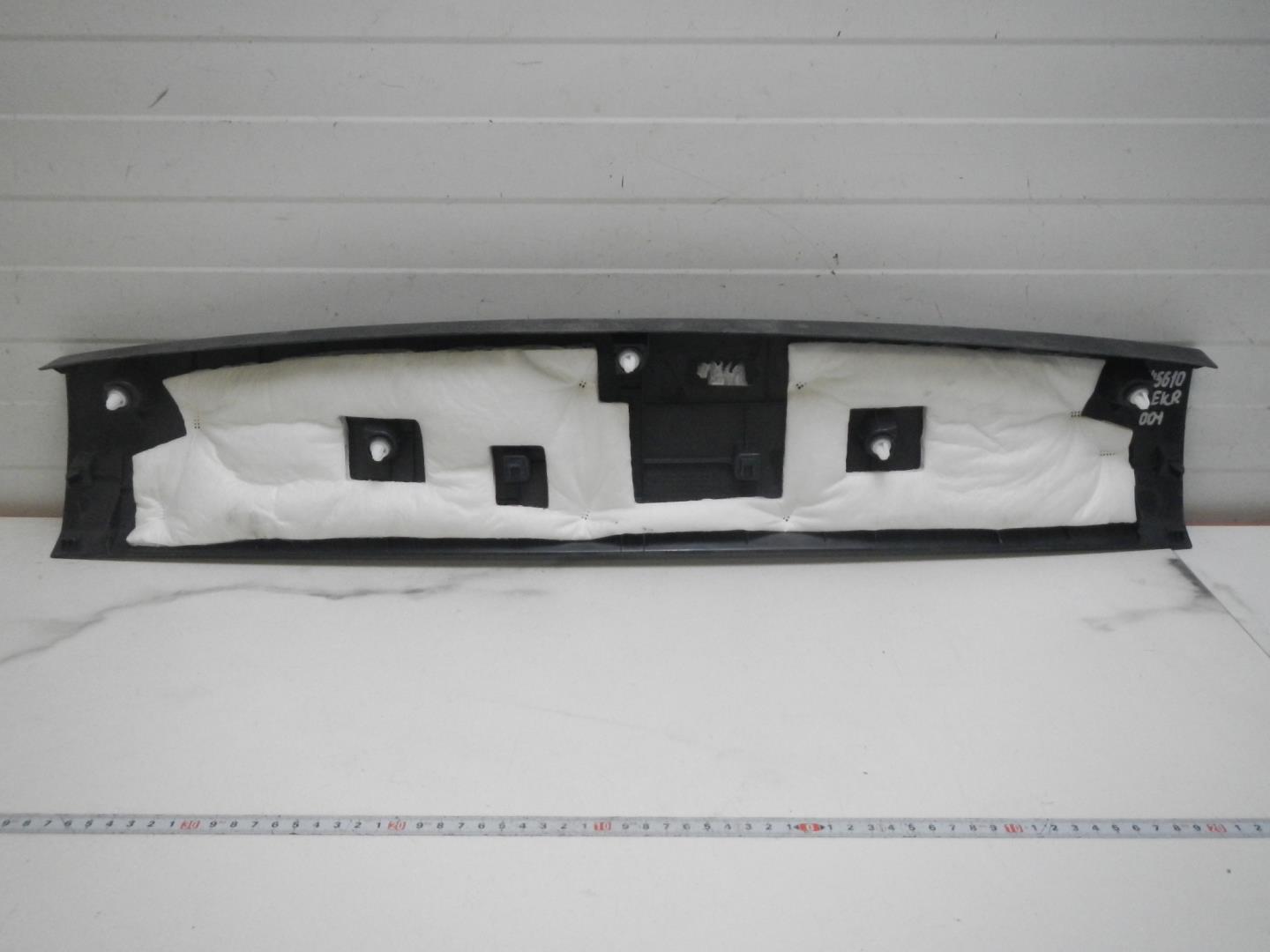 Обшивка крышки багажника