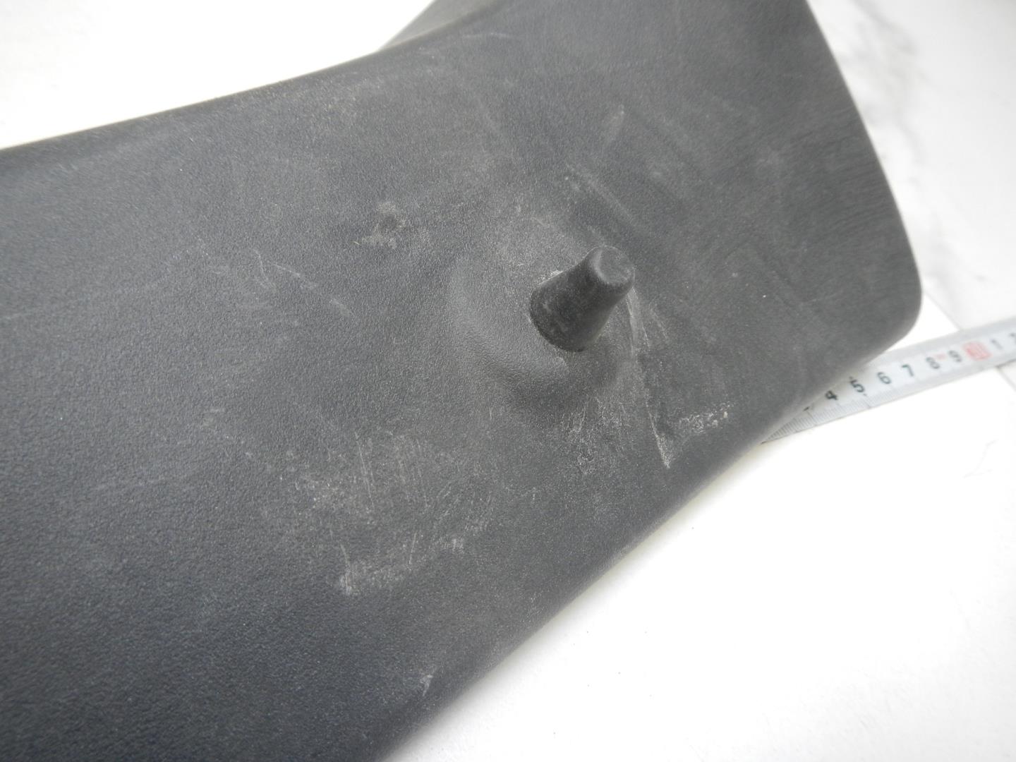 Обшивка крышки багажника