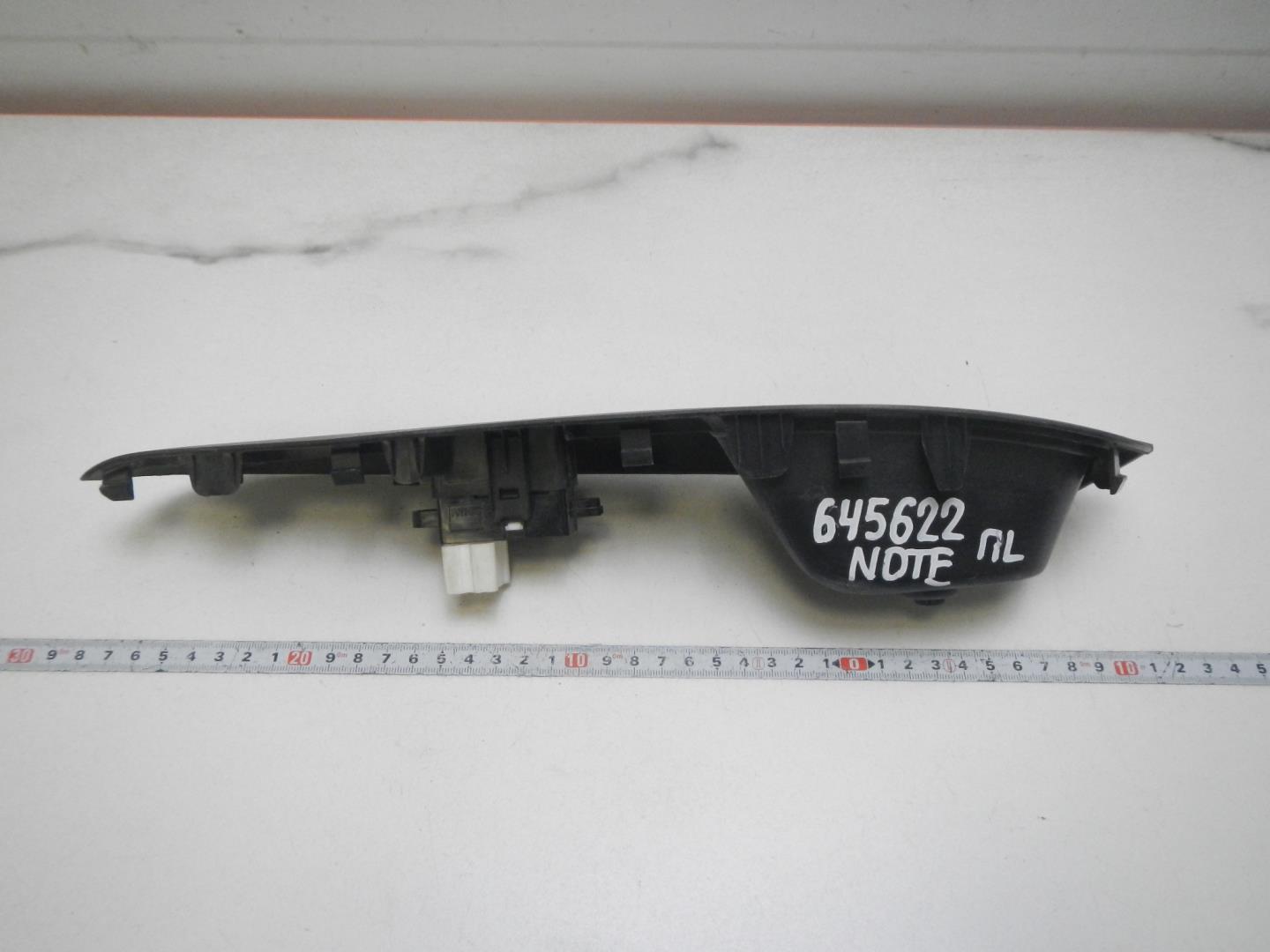 Кнопка стеклоподъемника