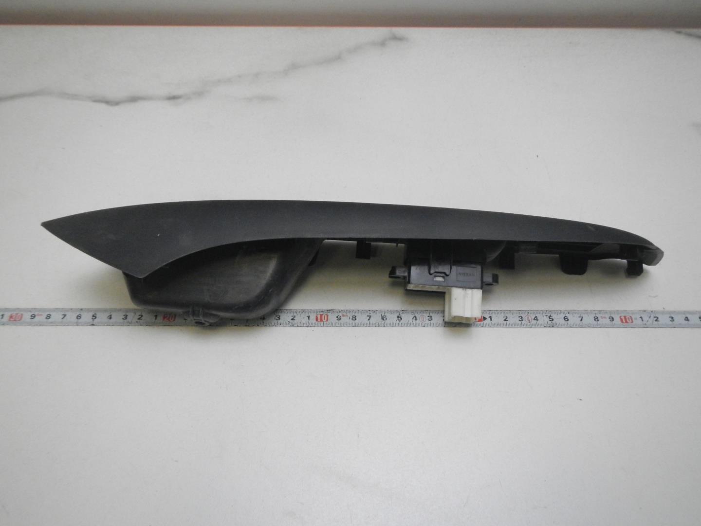 Кнопка стеклоподъемника