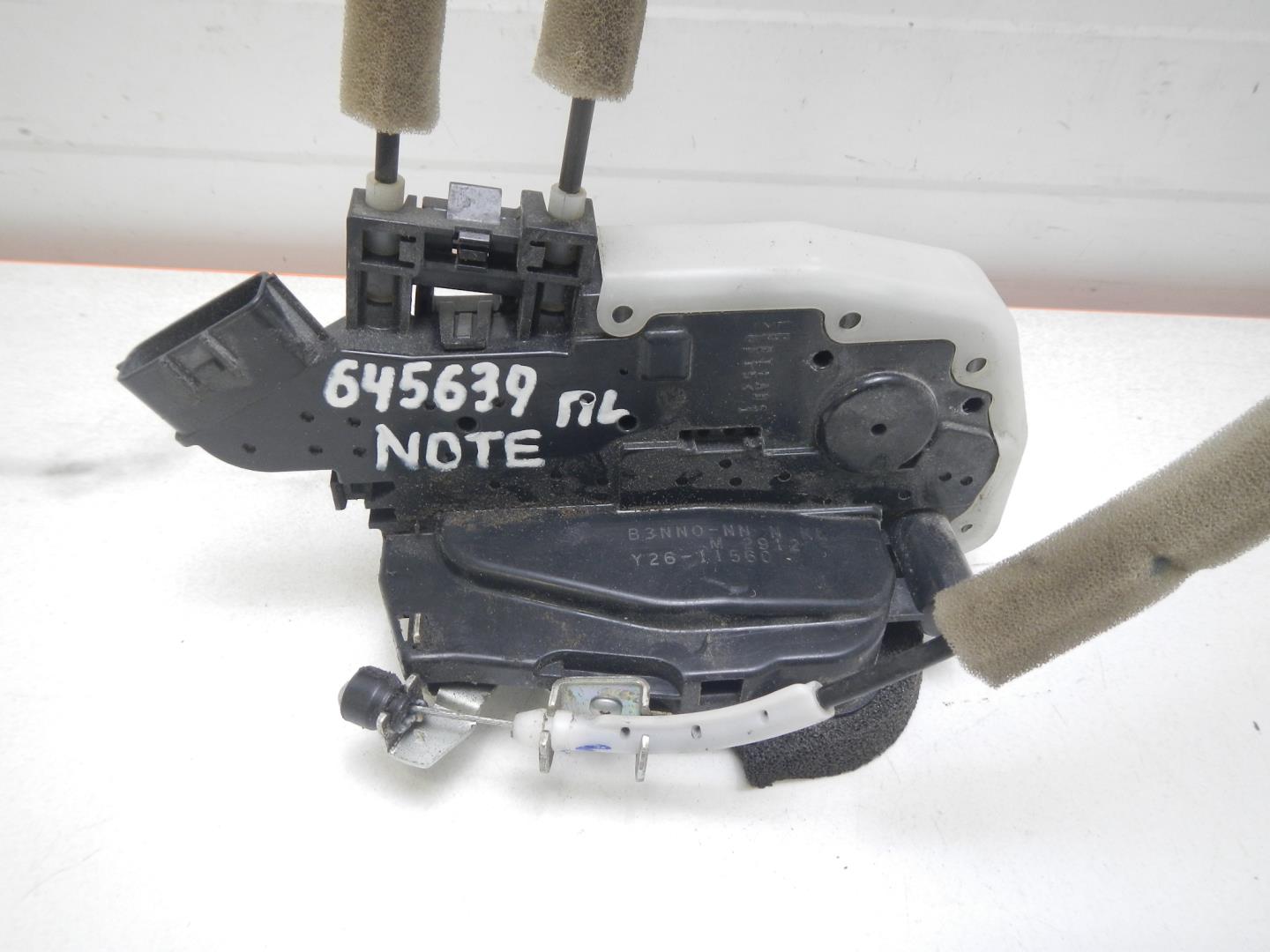 Замок двери передней левой