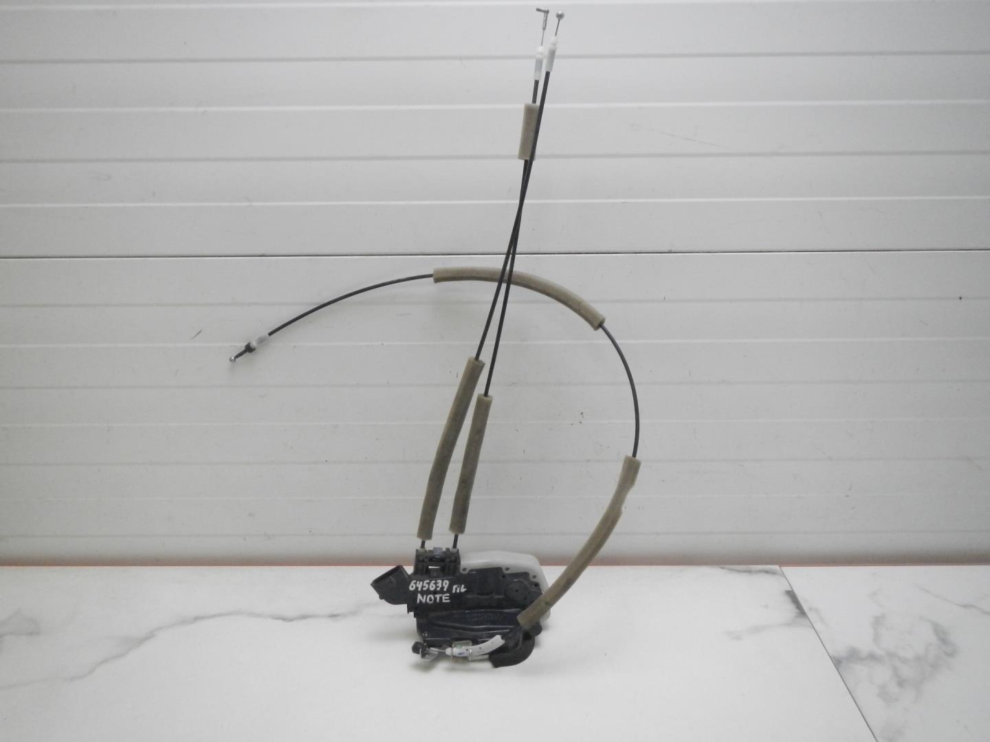 Замок двери передней левой