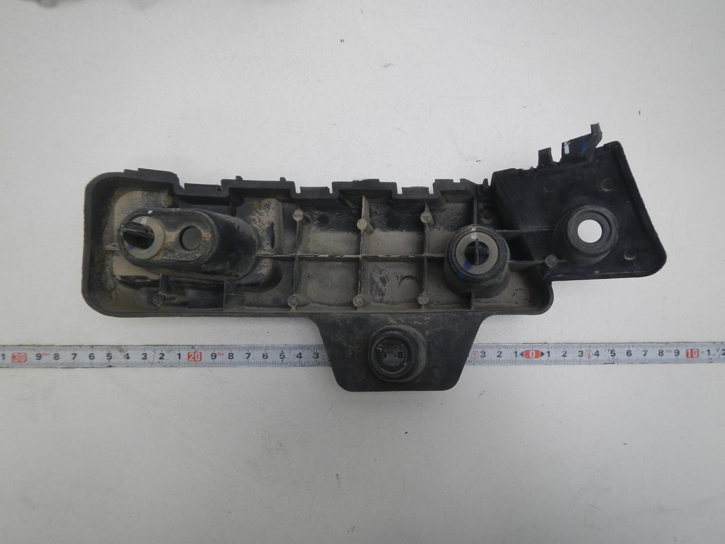 Кронштейн заднего бампера правый