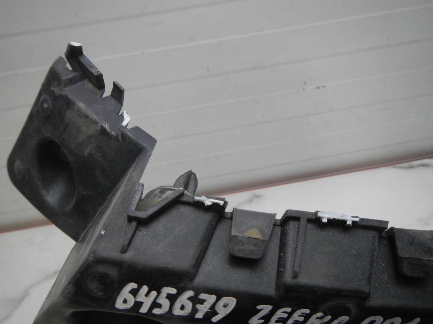 Кронштейн заднего бампера правый