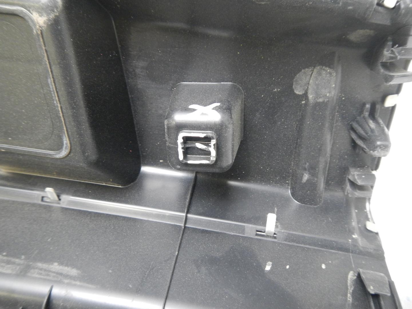 Обшивка багажника