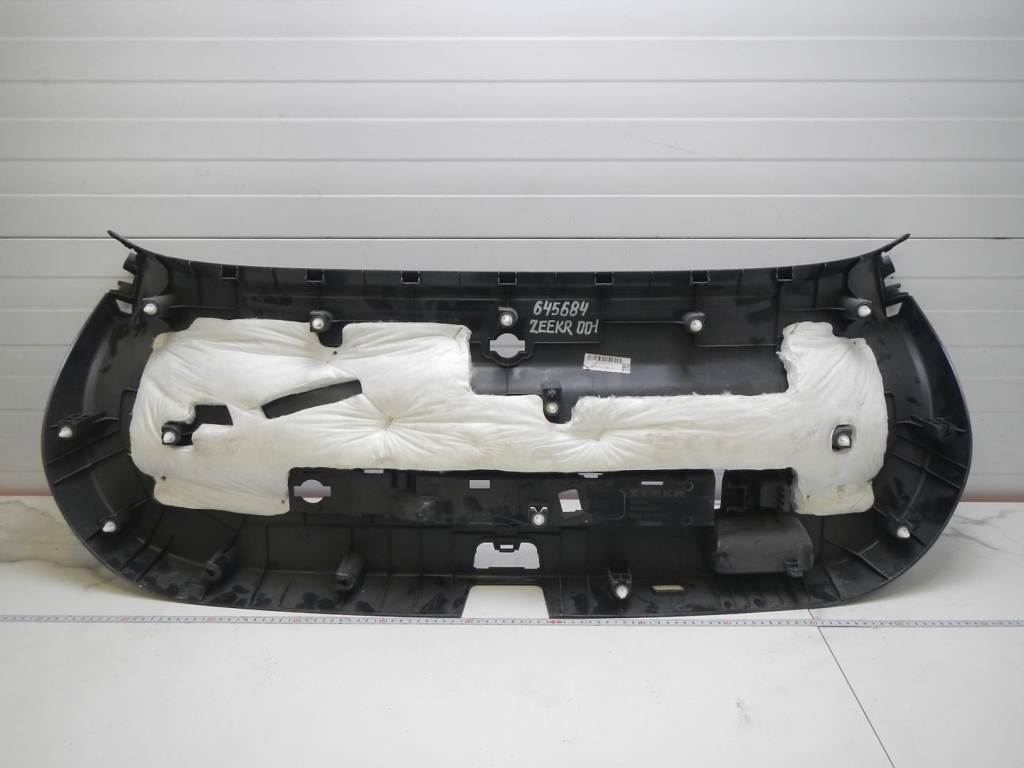 Обшивка крышки багажника