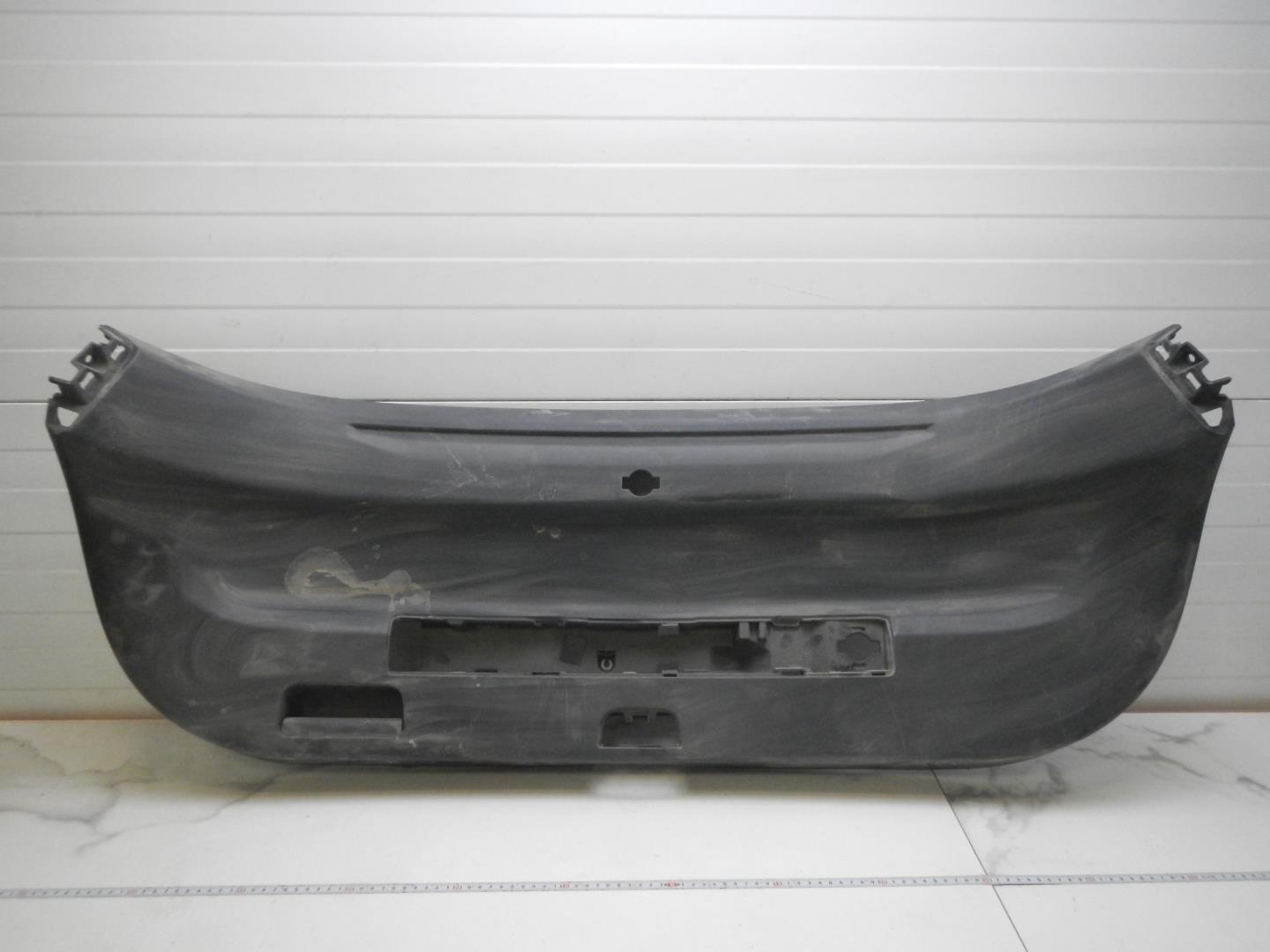 Обшивка крышки багажника