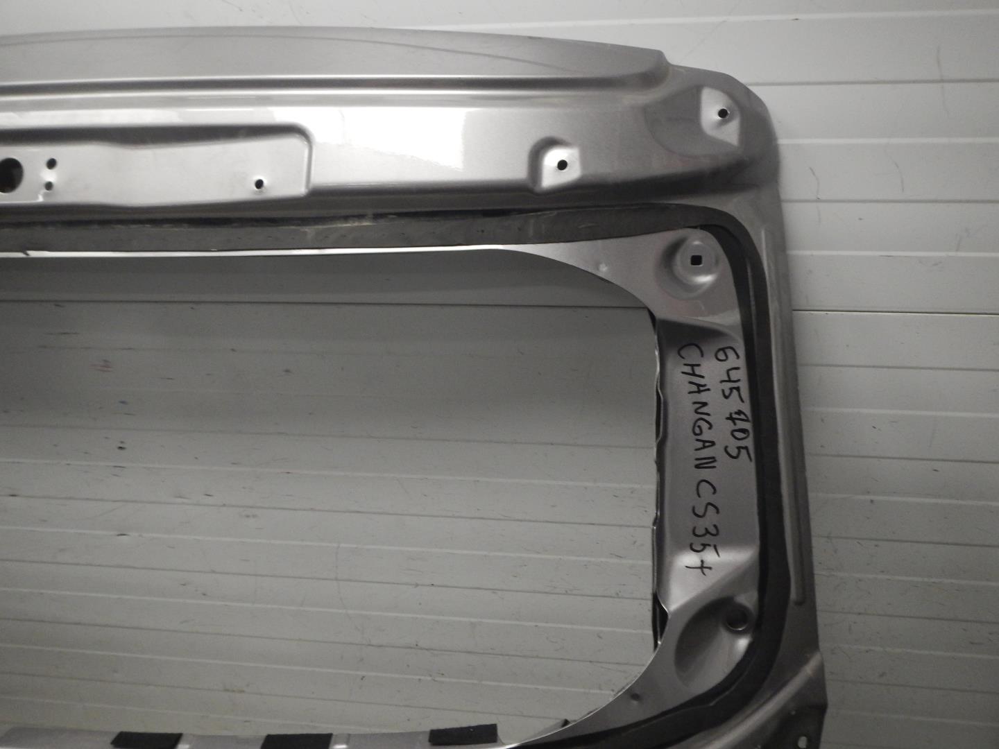 Дверь багажника