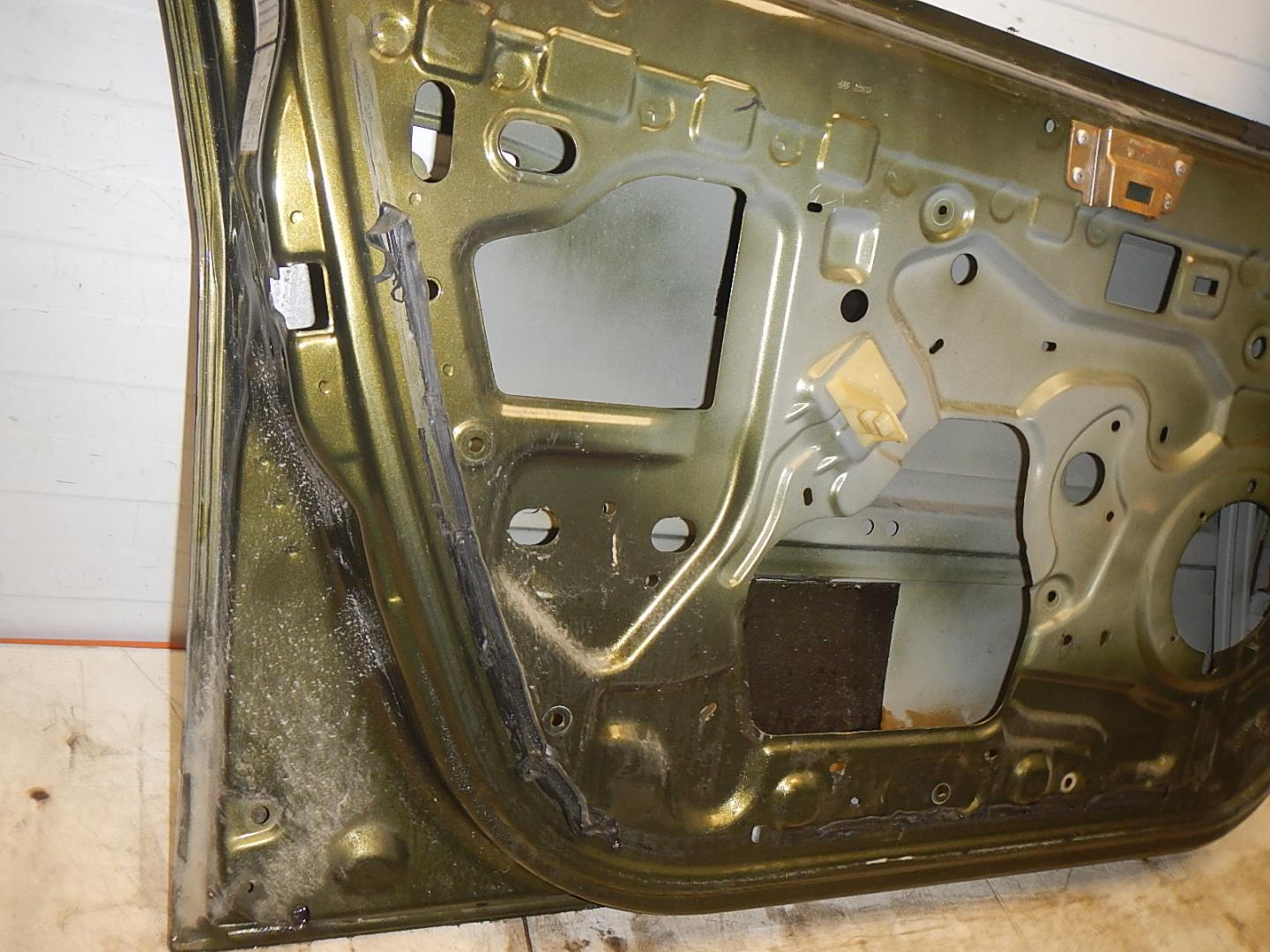 Дверь передняя левая