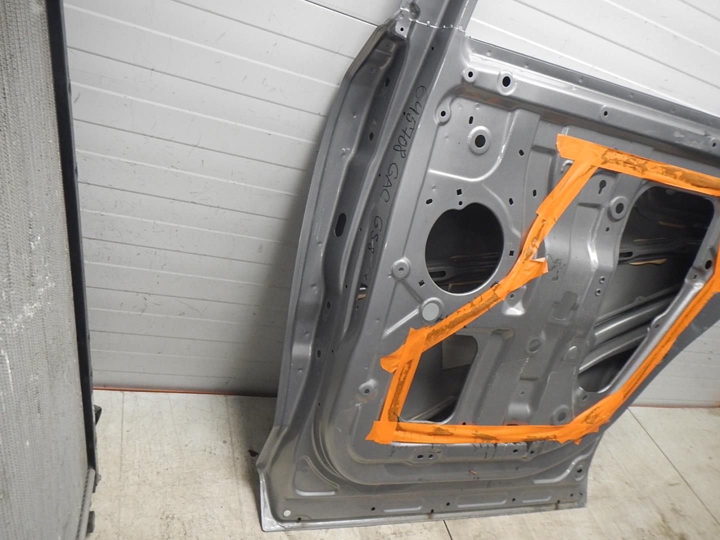 Дверь задняя правая