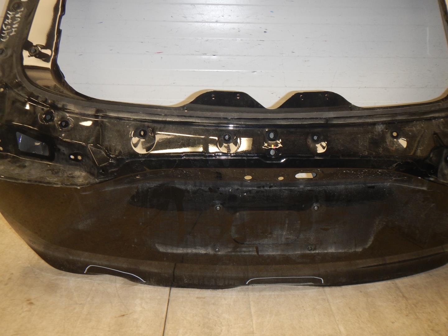 Дверь багажника