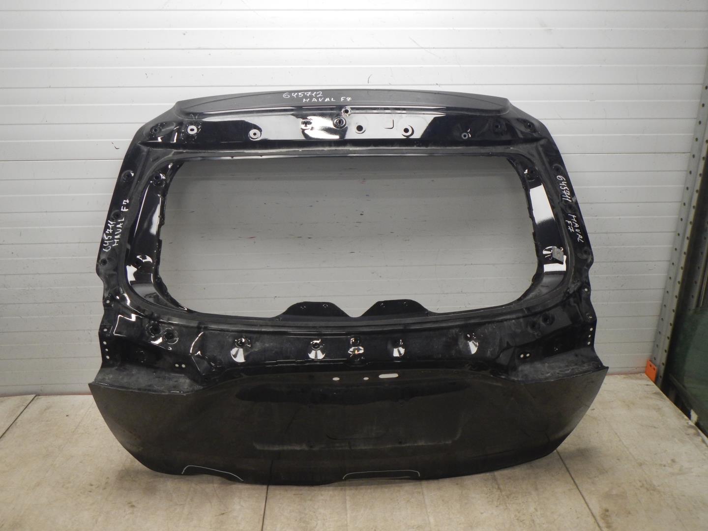 Дверь багажника