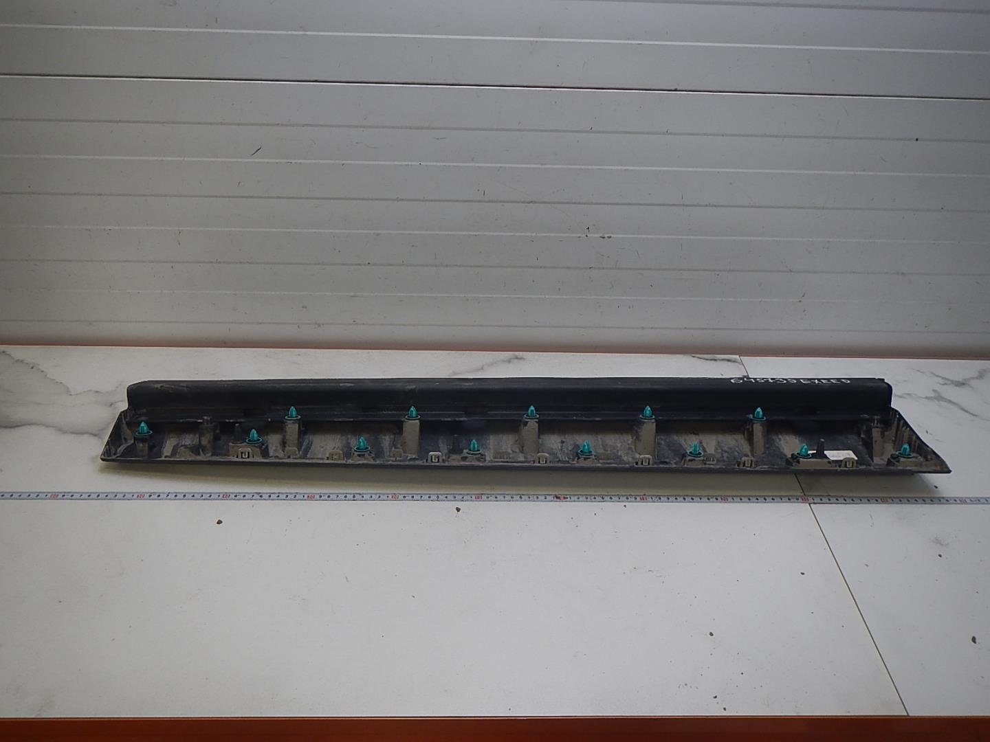 Молдинг передней левой двери