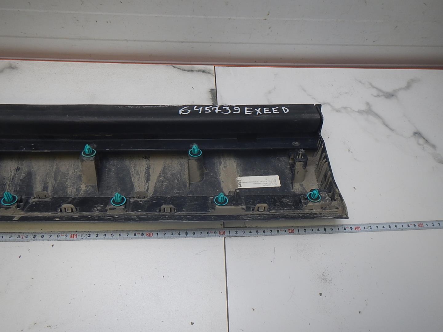 Молдинг передней левой двери