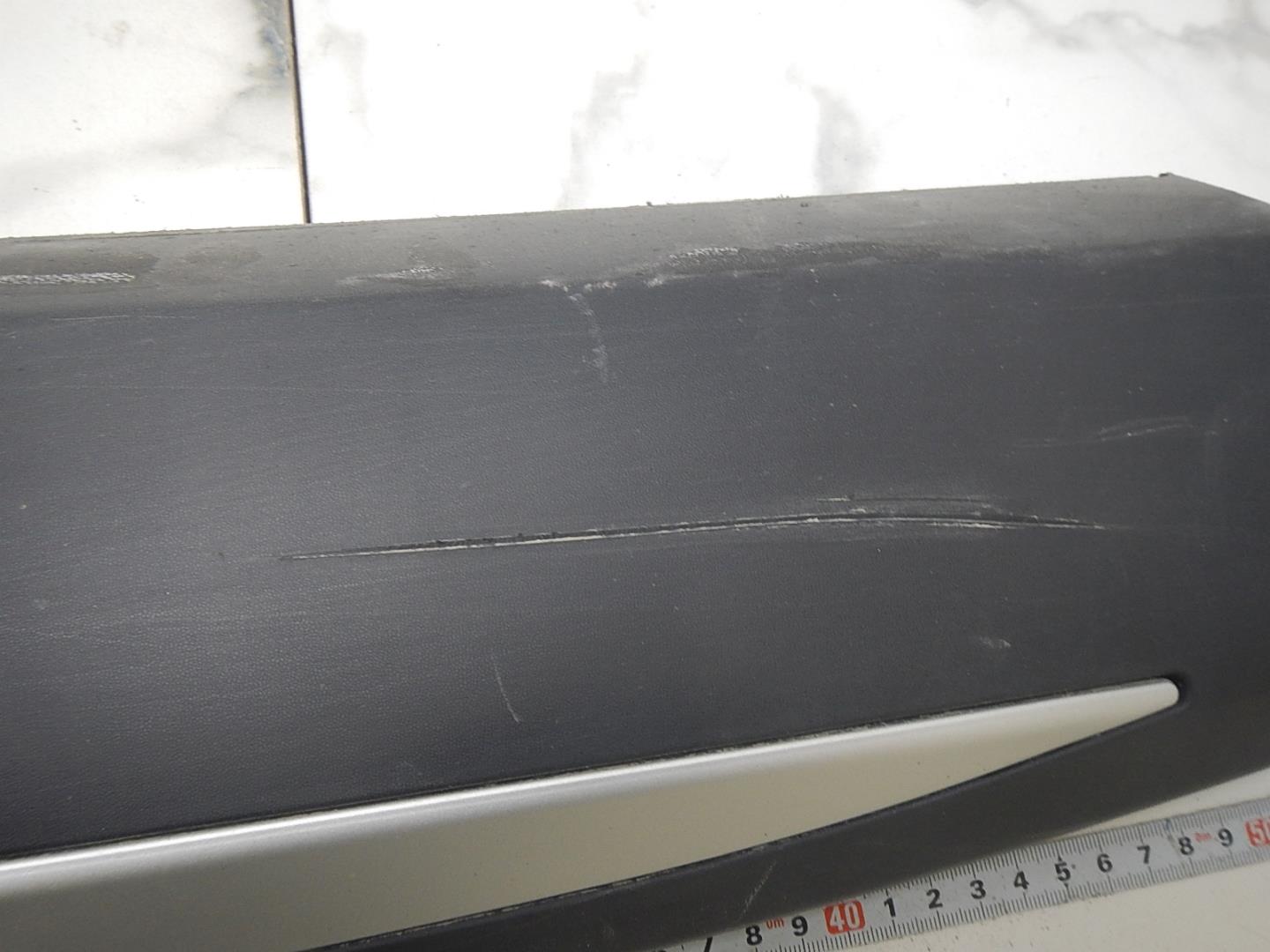 Молдинг передней левой двери