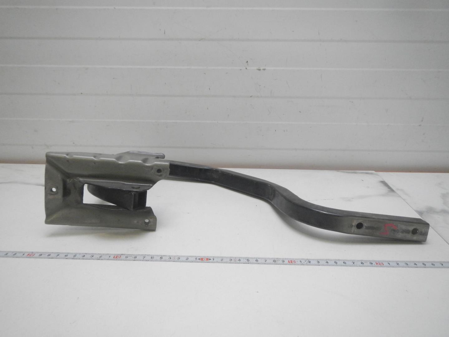 Петля крышки багажника