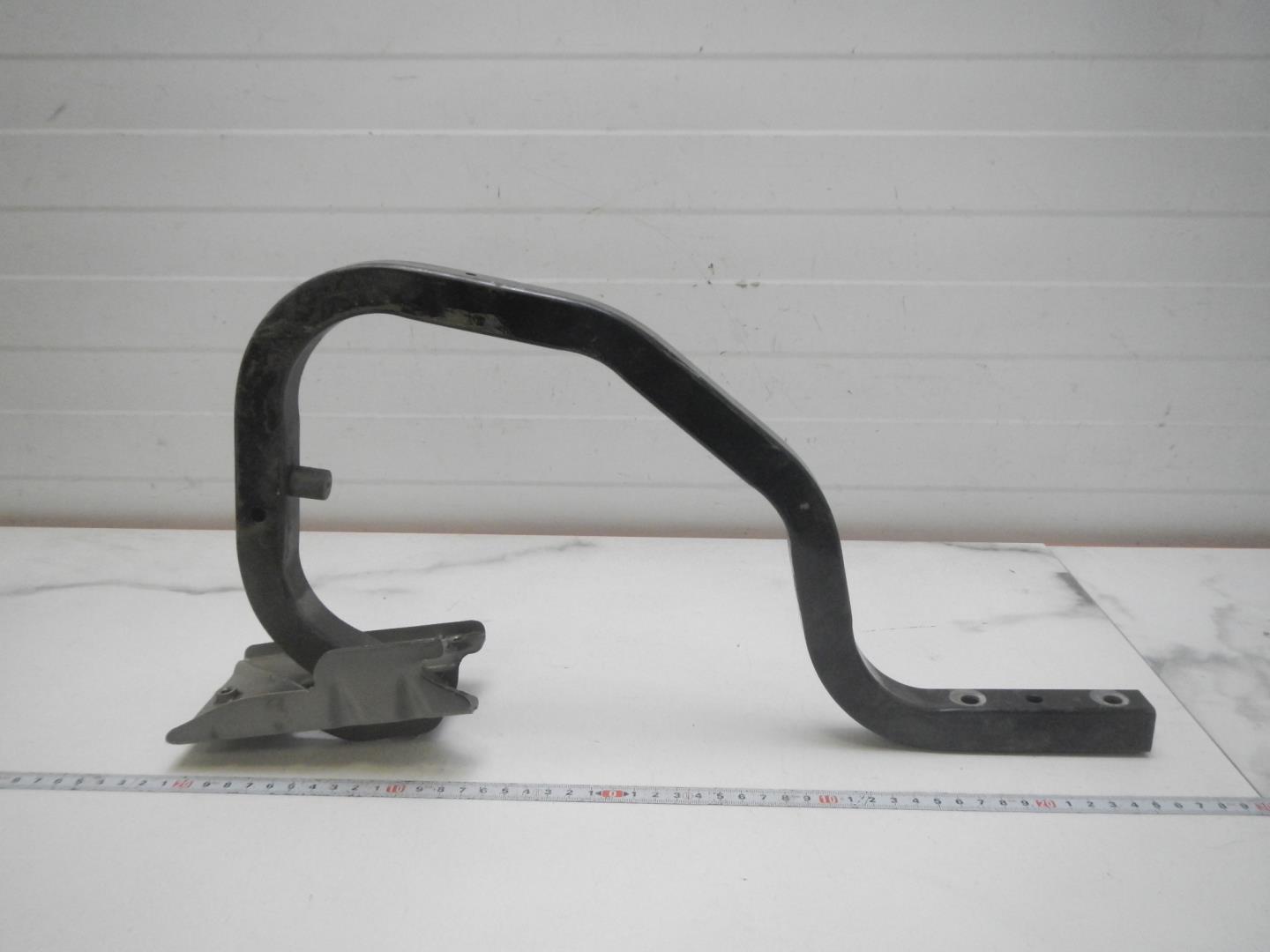 Петля крышки багажника