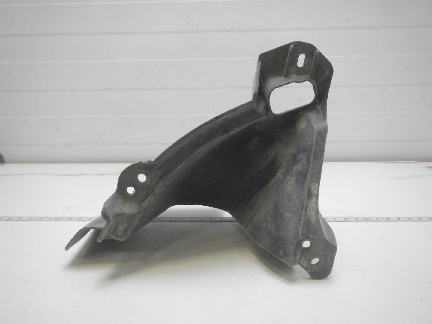 Воздуховод радиатора правый