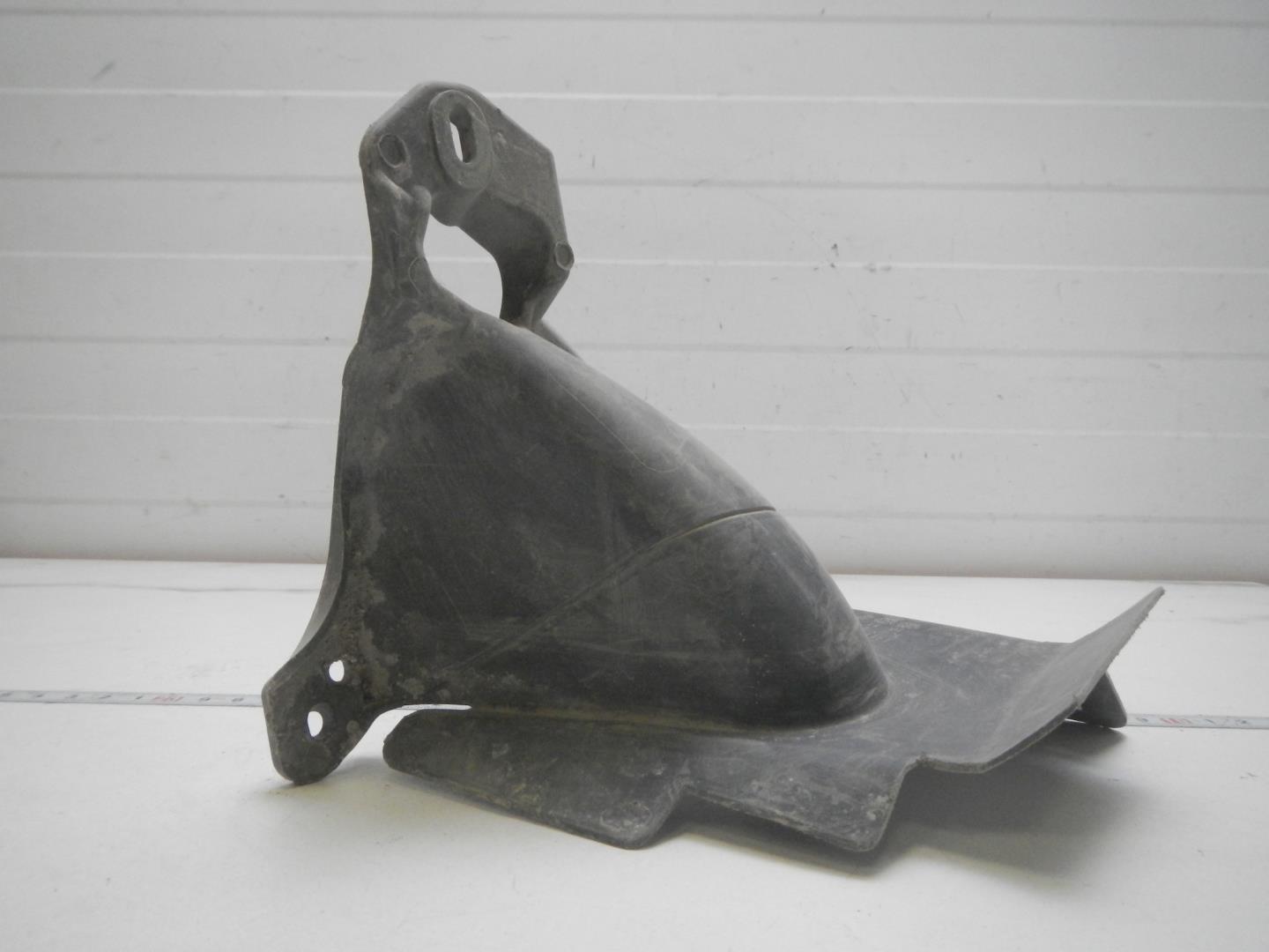 Воздуховод радиатора правый