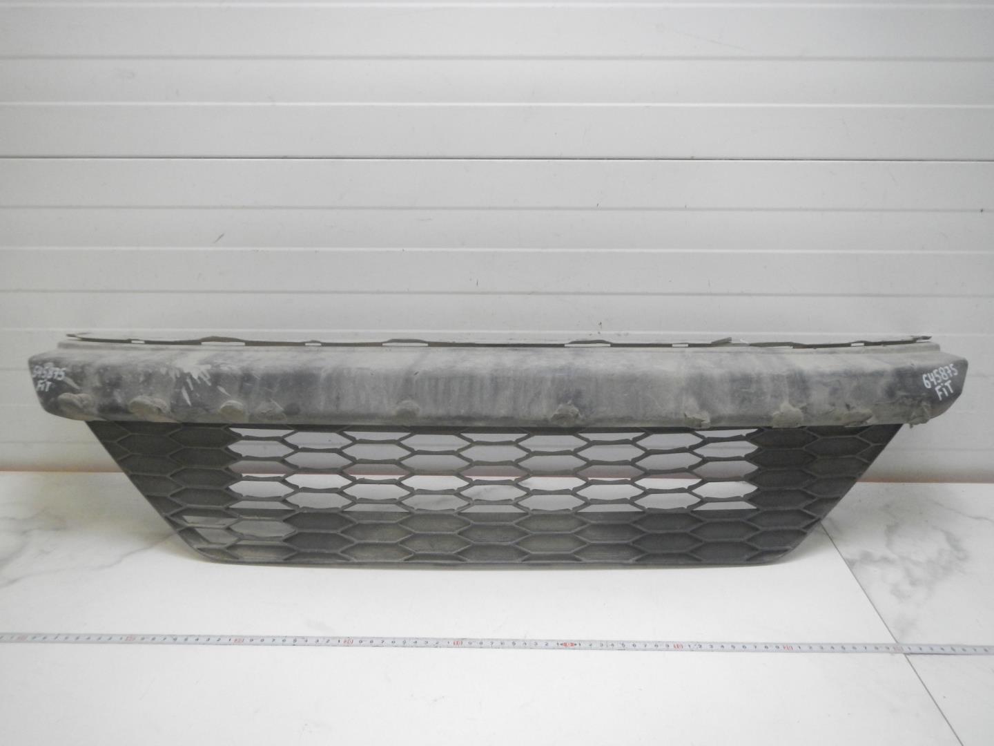 Решетка в бампер центральная