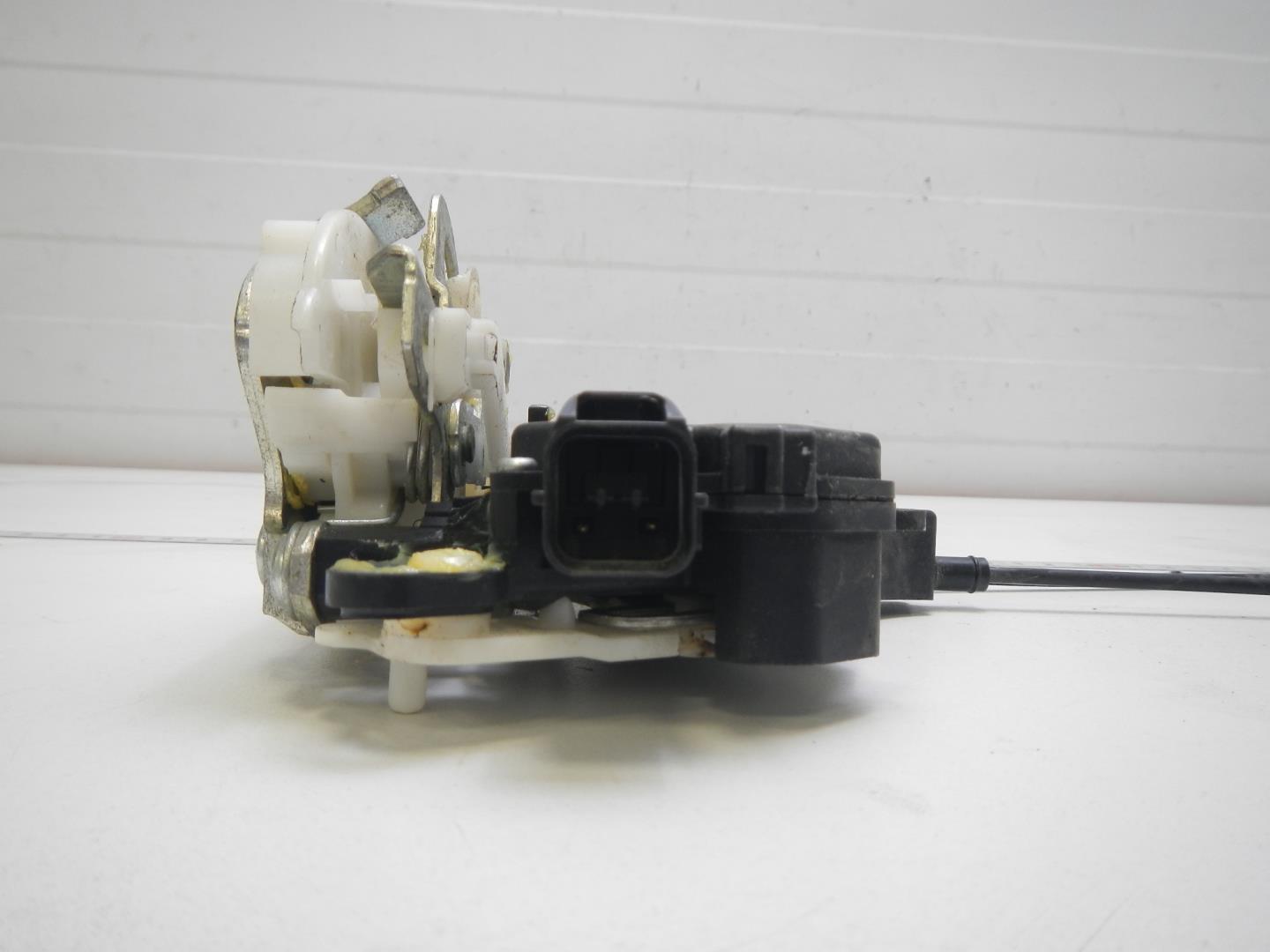 Замок двери задней правой