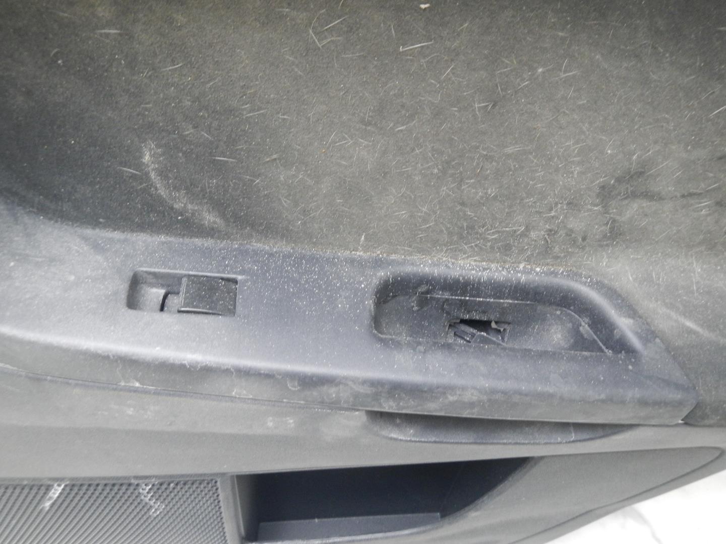 Обшивка двери задней правой