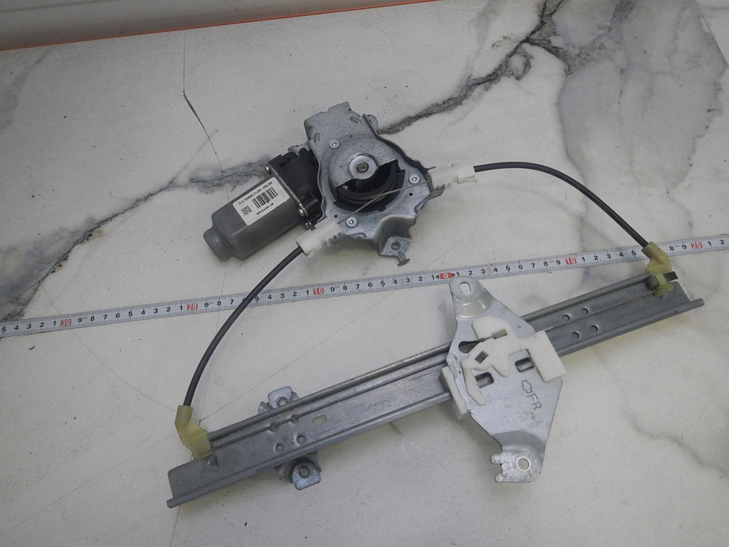 Стеклоподъемник электр. задний правый