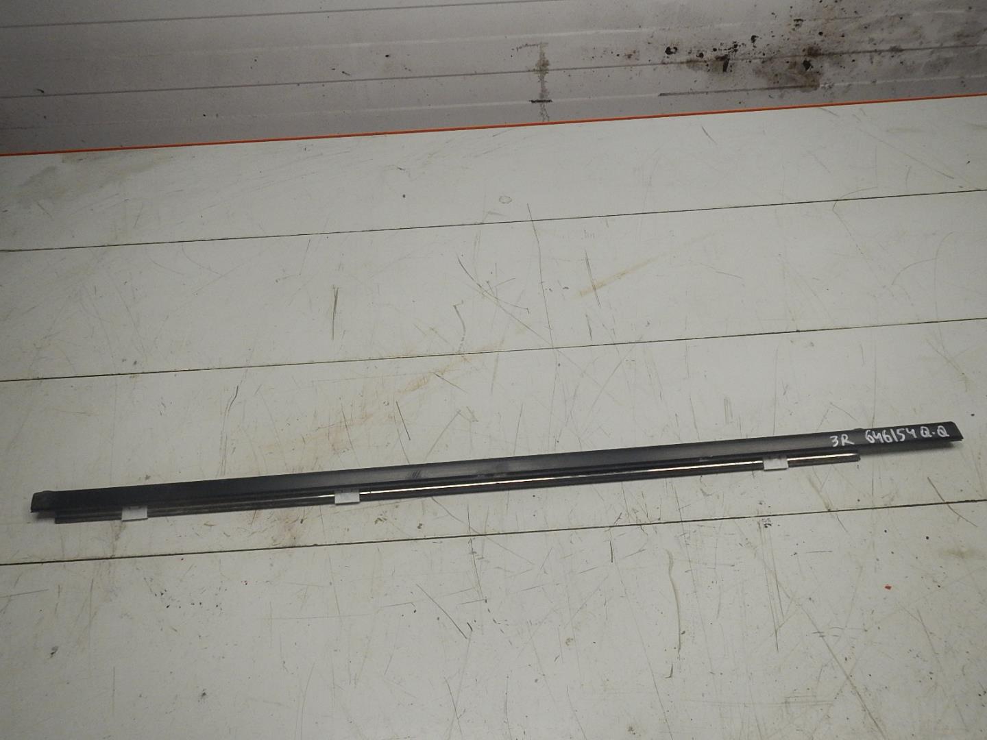 Накладка стекла заднего правого