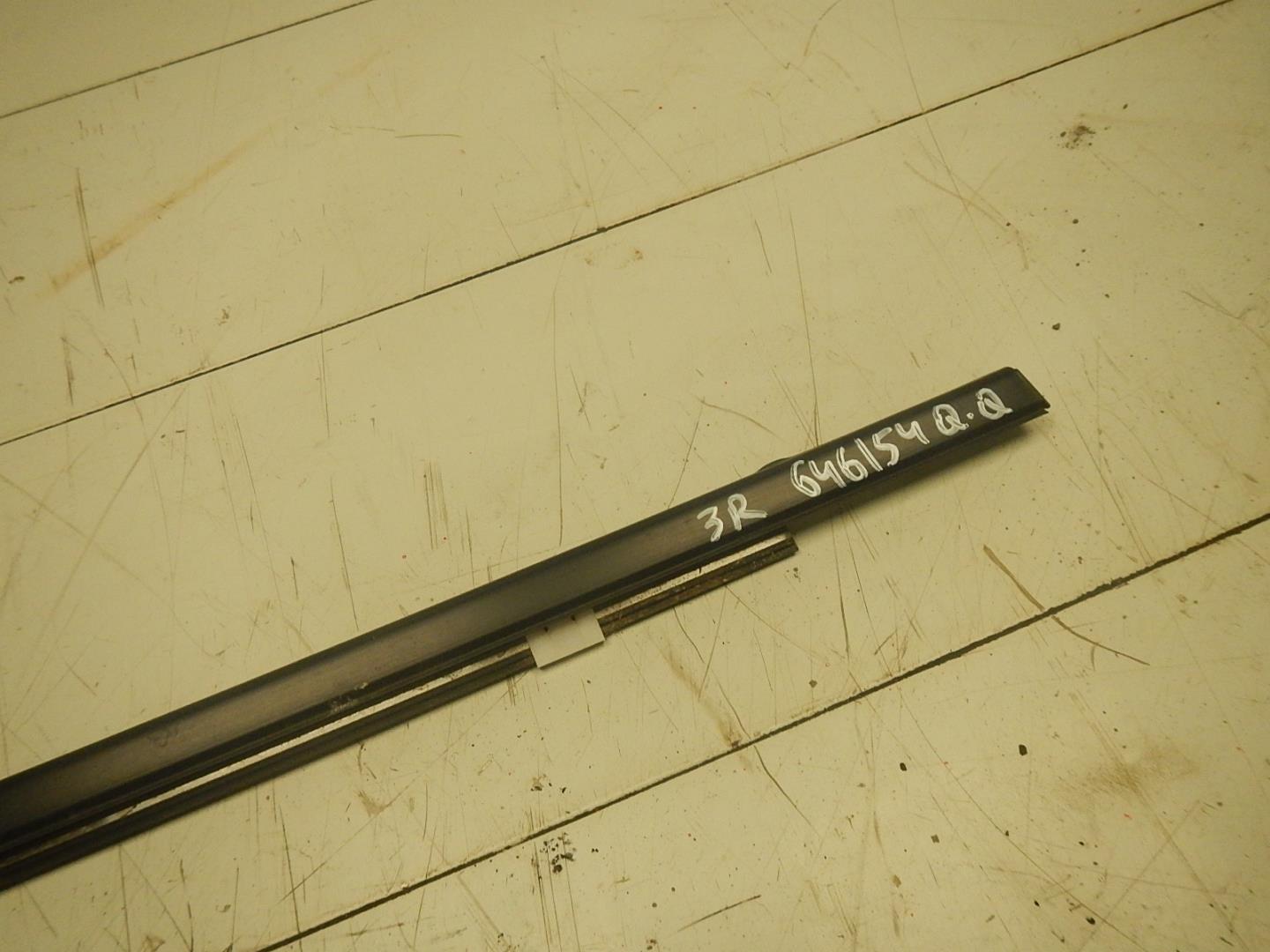 Накладка стекла заднего правого