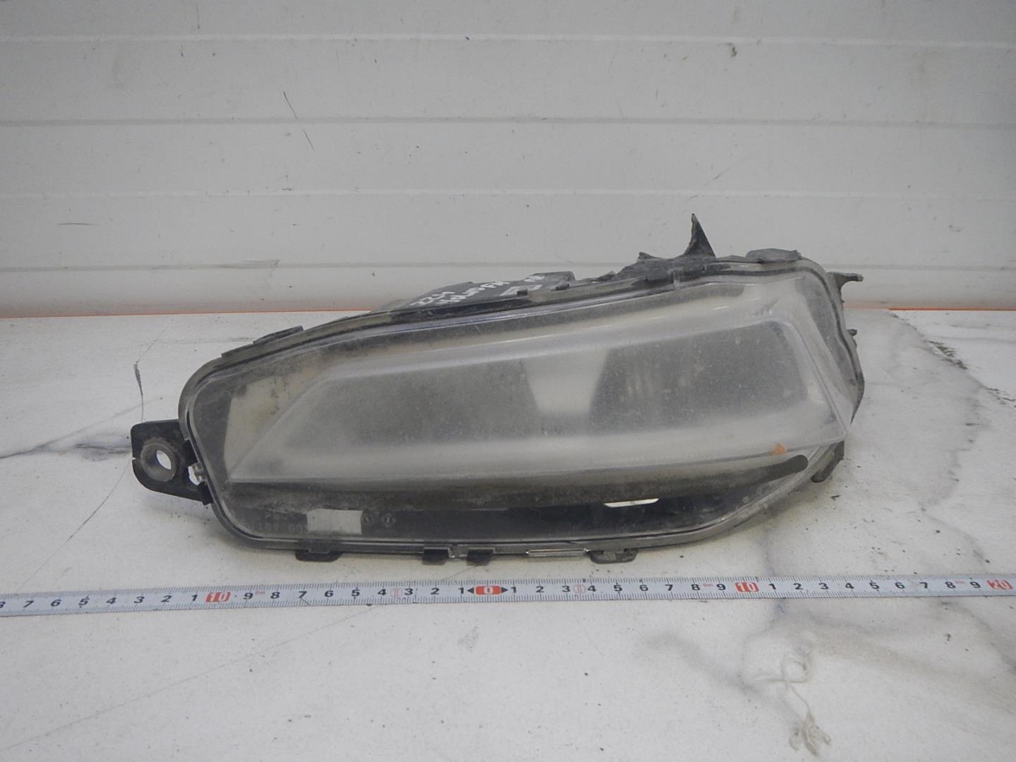 Фара противотуманная правая