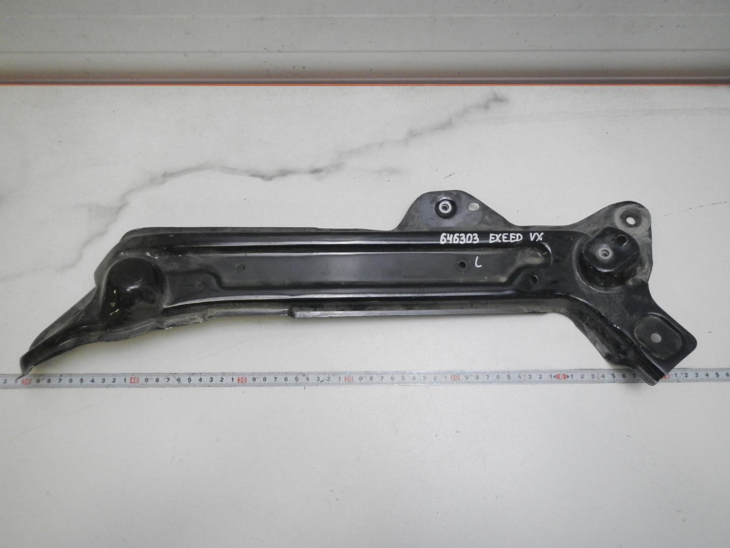 Кронштейн фар левый