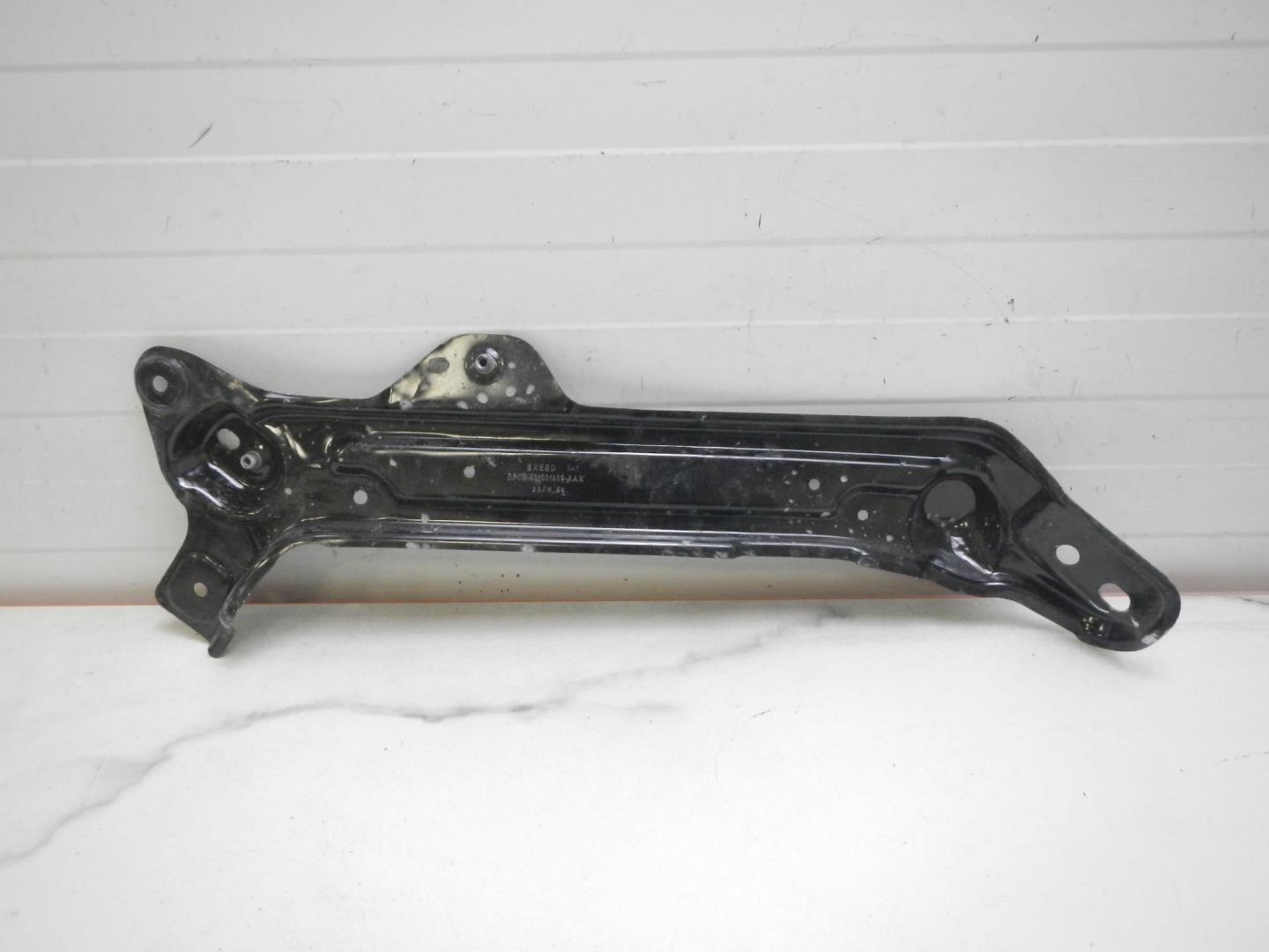 Кронштейн фар левый